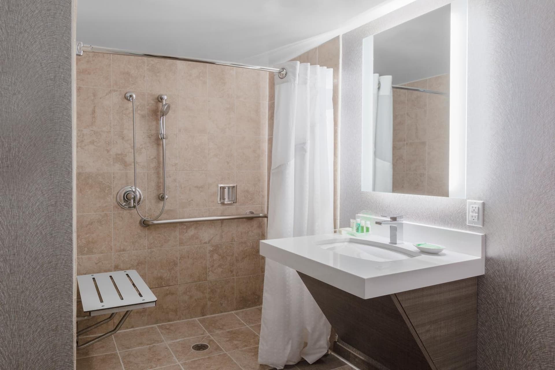 Holiday Inn La Mirada Buena Park by IHG interior in La Mirada, CA — gallery photo 2