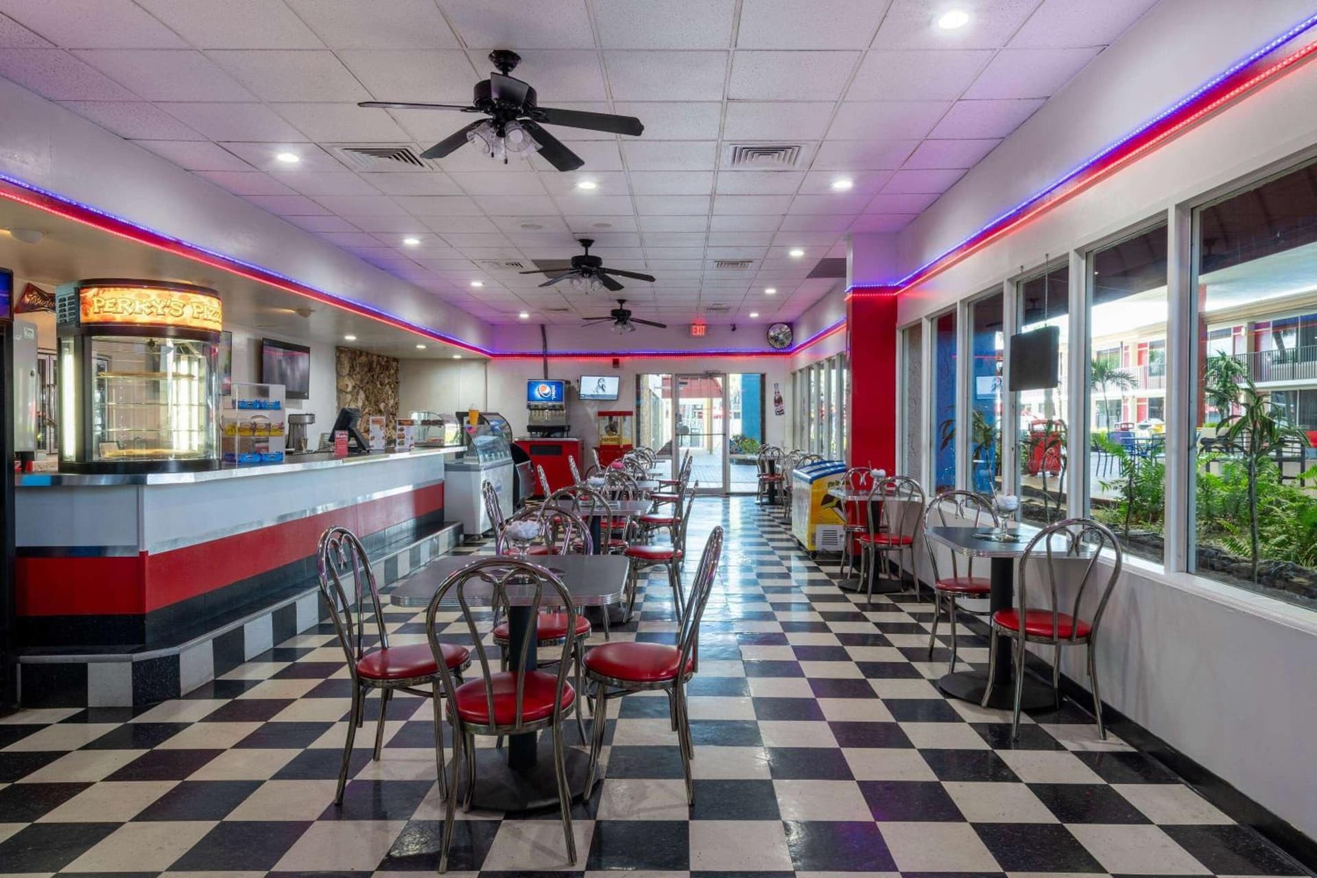 Ramada by Wyndham Kissimmee Gateway - Free Theme Park Shuttle gallery photo in Orlando, FL — image 47