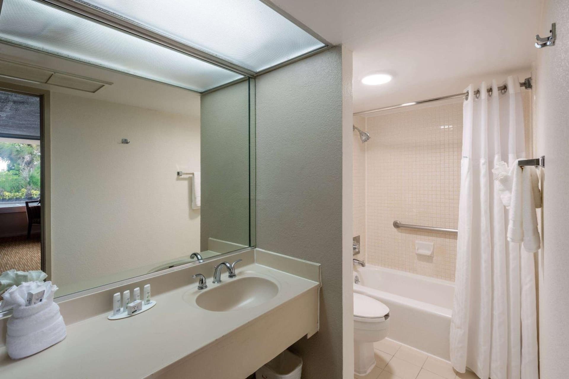 Ramada by Wyndham Kissimmee Gateway - Free Theme Park Shuttle gallery photo in Orlando, FL — image 99