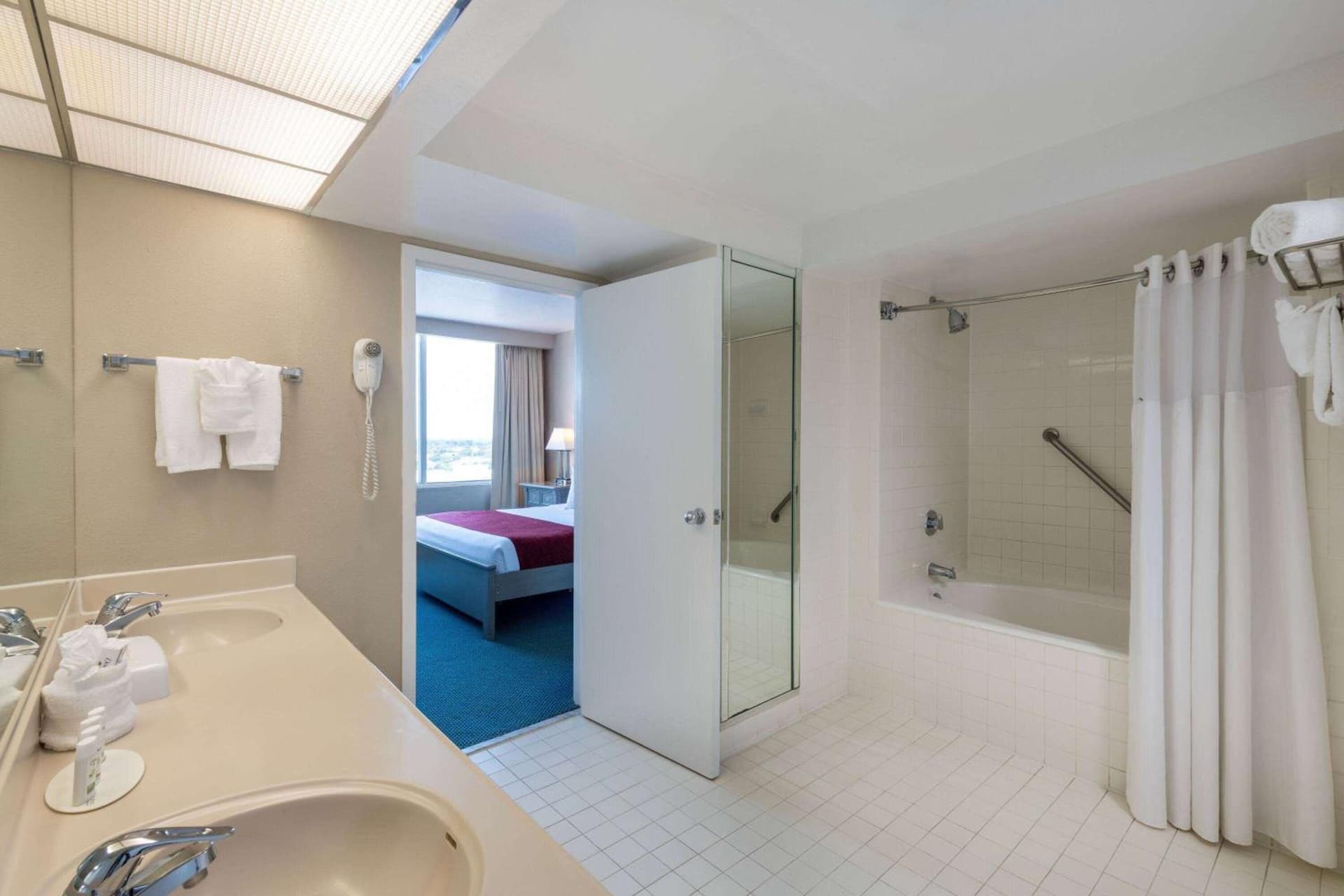 Ramada by Wyndham Kissimmee Gateway - Free Theme Park Shuttle gallery photo in Orlando, FL — image 75