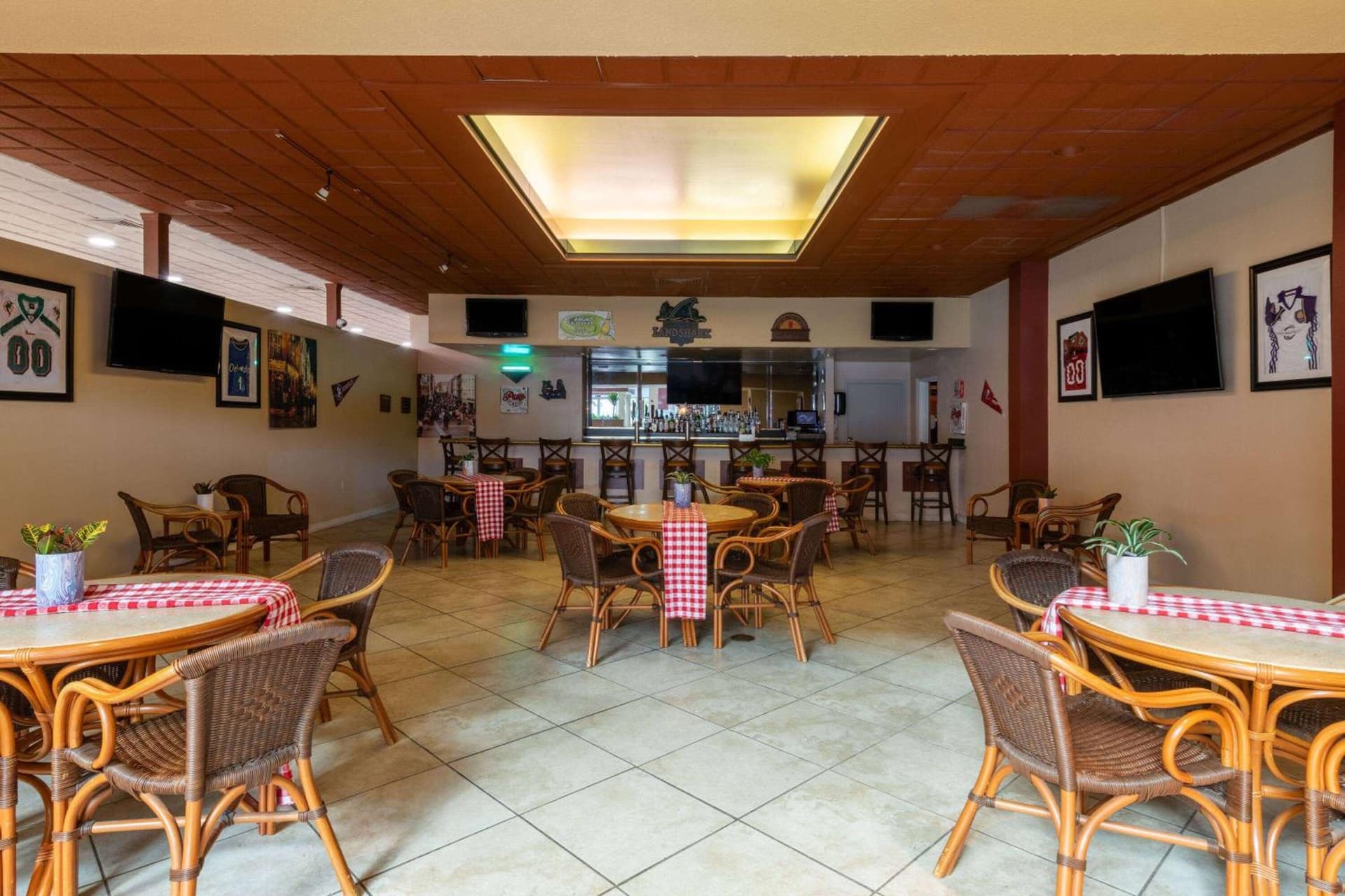 Ramada by Wyndham Kissimmee Gateway - Free Theme Park Shuttle gallery photo in Orlando, FL — image 4