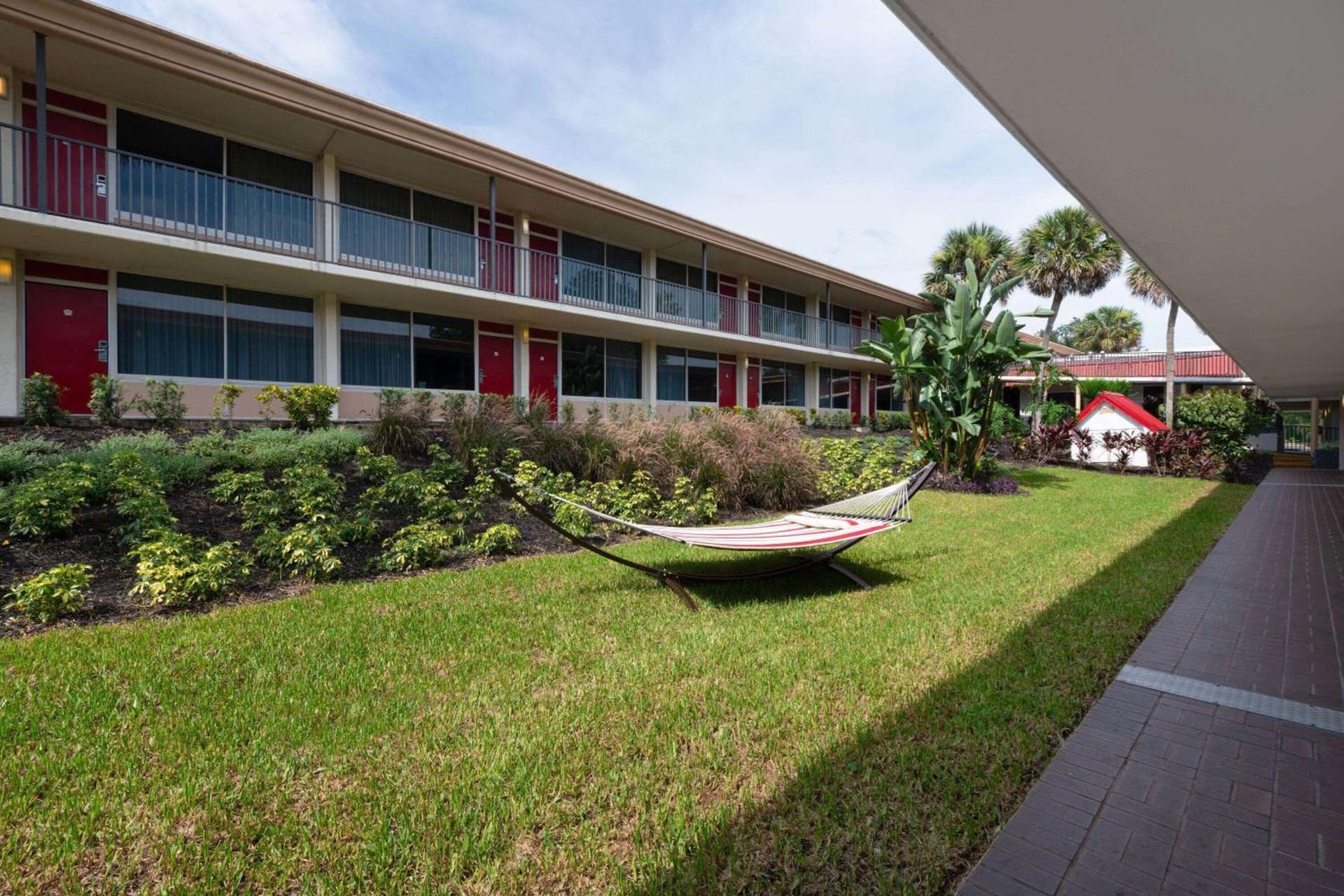 Ramada by Wyndham Kissimmee Gateway - Free Theme Park Shuttle gallery photo in Orlando, FL — image 22