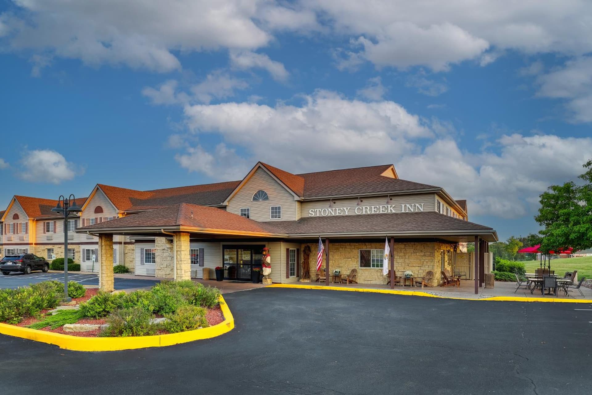 Stoney Creek lnn Galena featured exterior or lobby in Galena, IL — similar hotel