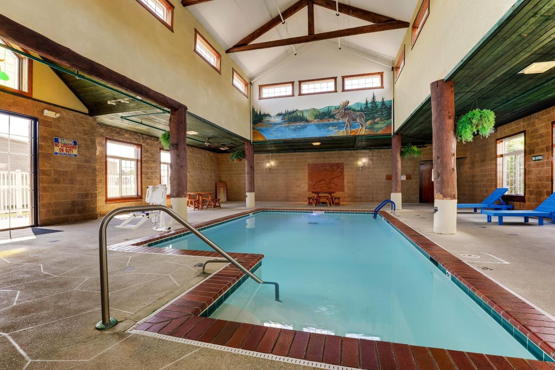 Stoney Creek lnn Galena property views in Galena, IL — gallery photo 3