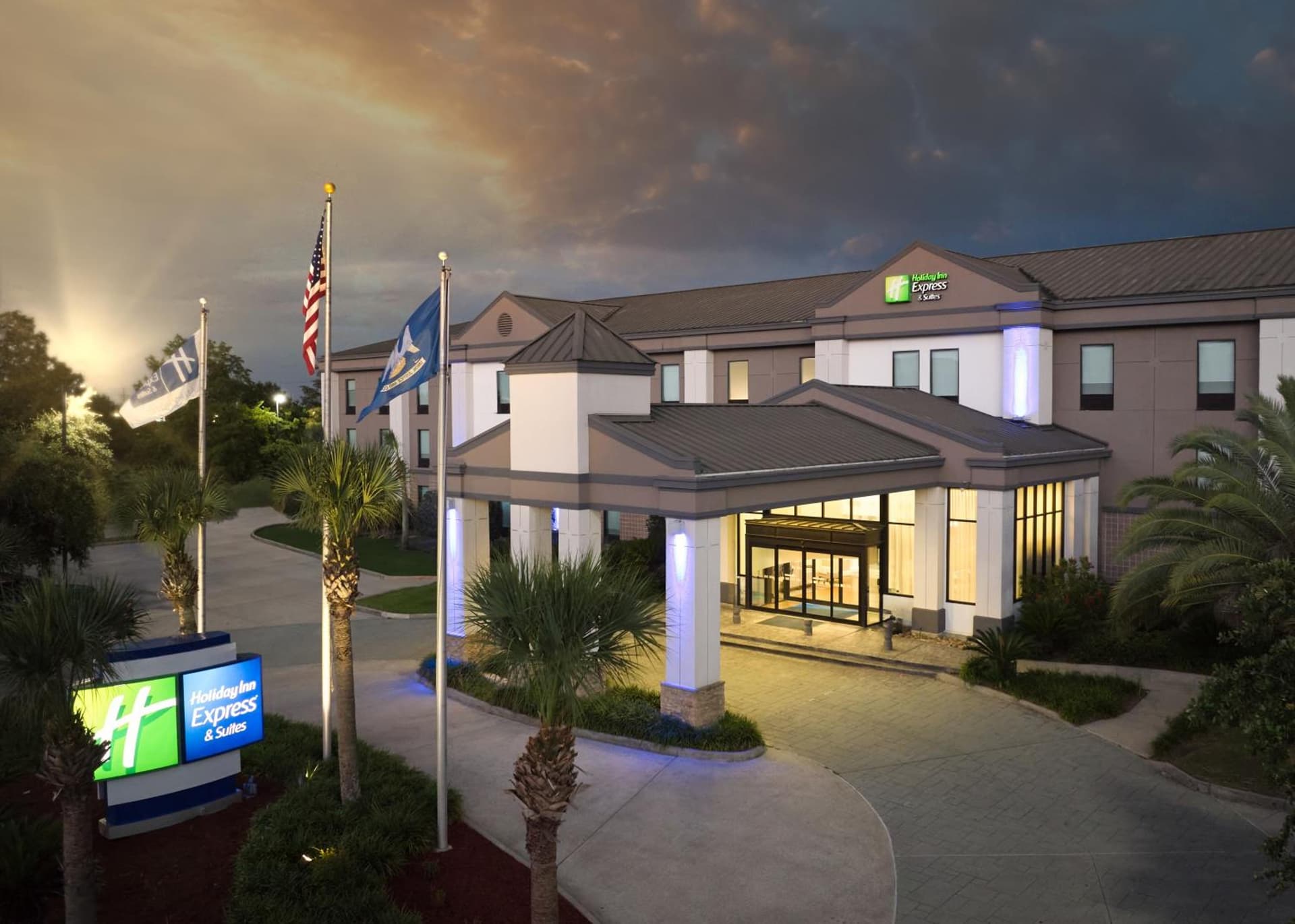 Holiday Inn Express and Suites New Orleans Airport by IHG interior in Saint Rose, LA — gallery photo 2
