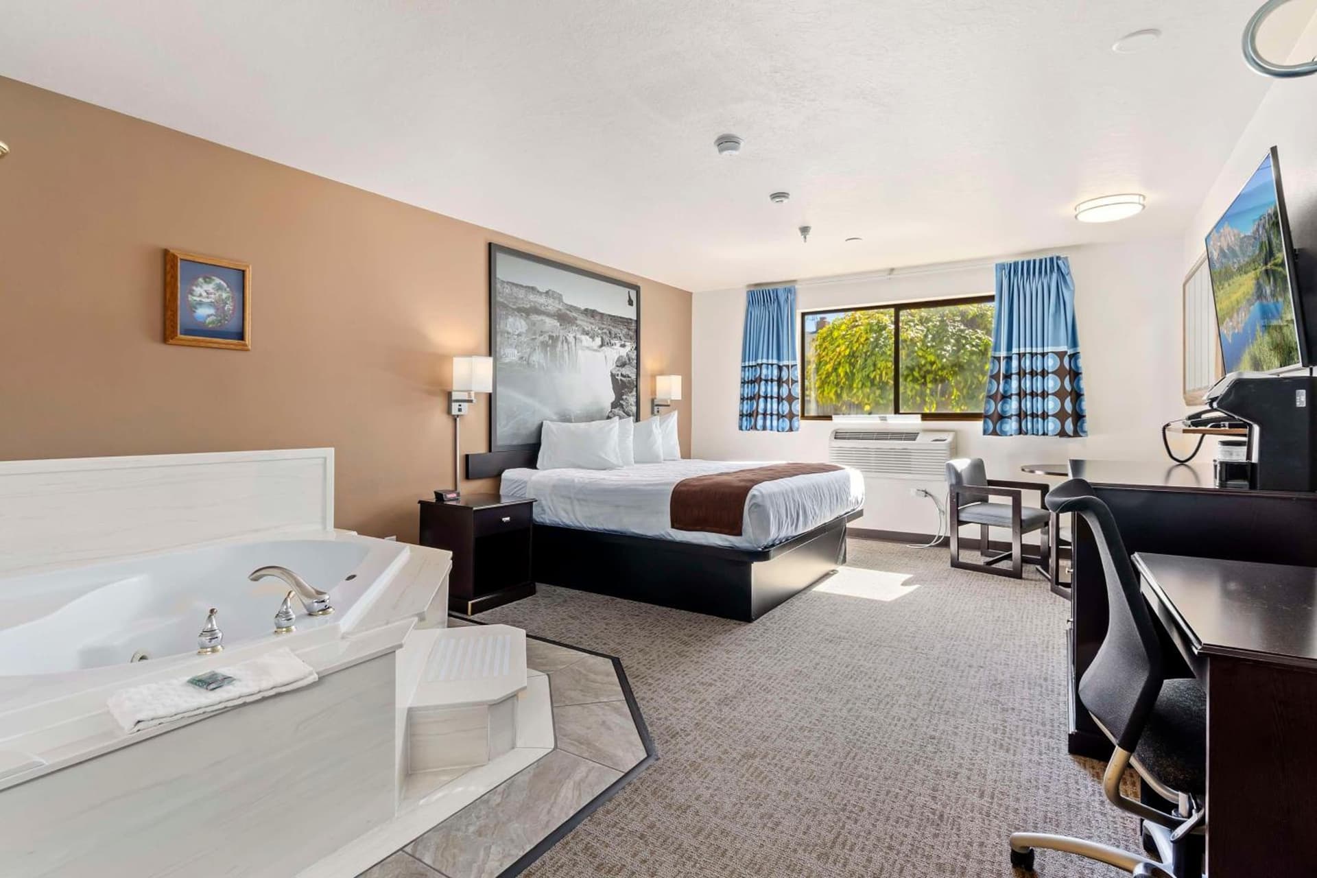 SureStay Hotel by Best Western Twin Falls property views in Twin Falls, ID — gallery photo 3
