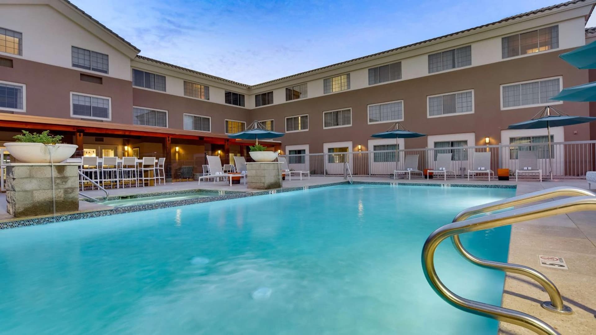 Aiden by Best Western Scottsdale North interior in Scottsdale, AZ — gallery photo 2