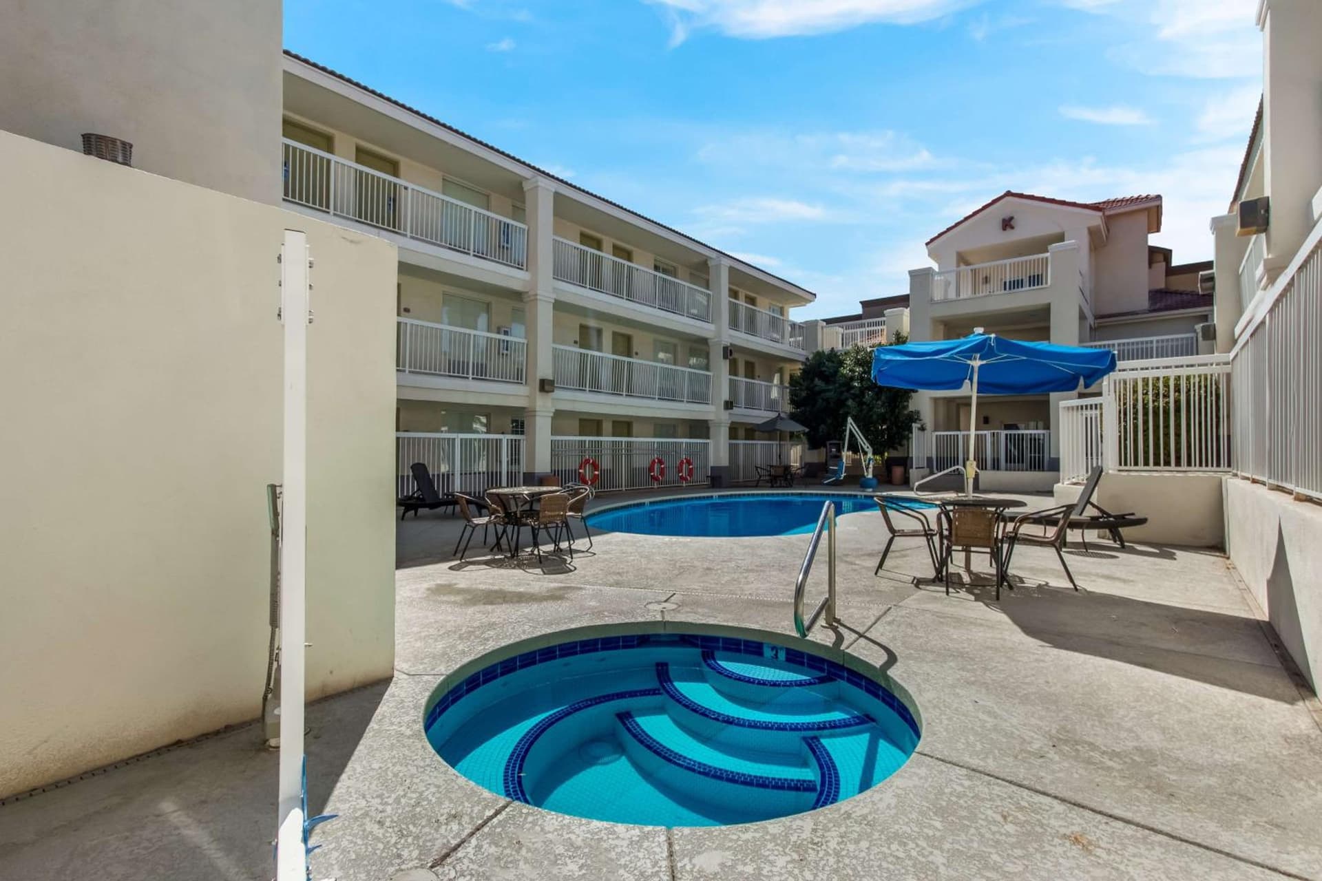 Howard Johnson by Wyndham Tempe University/Phoenix property views in Tempe, AZ — gallery photo 3