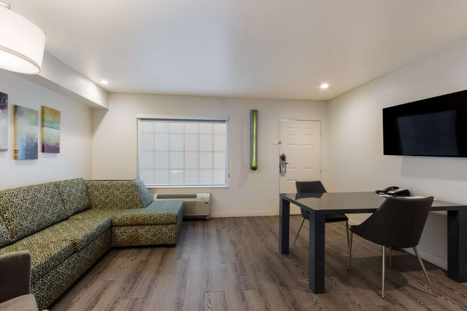 Howard Johnson by Wyndham Tempe University/Phoenix gallery photo in Tempe, AZ — image 13