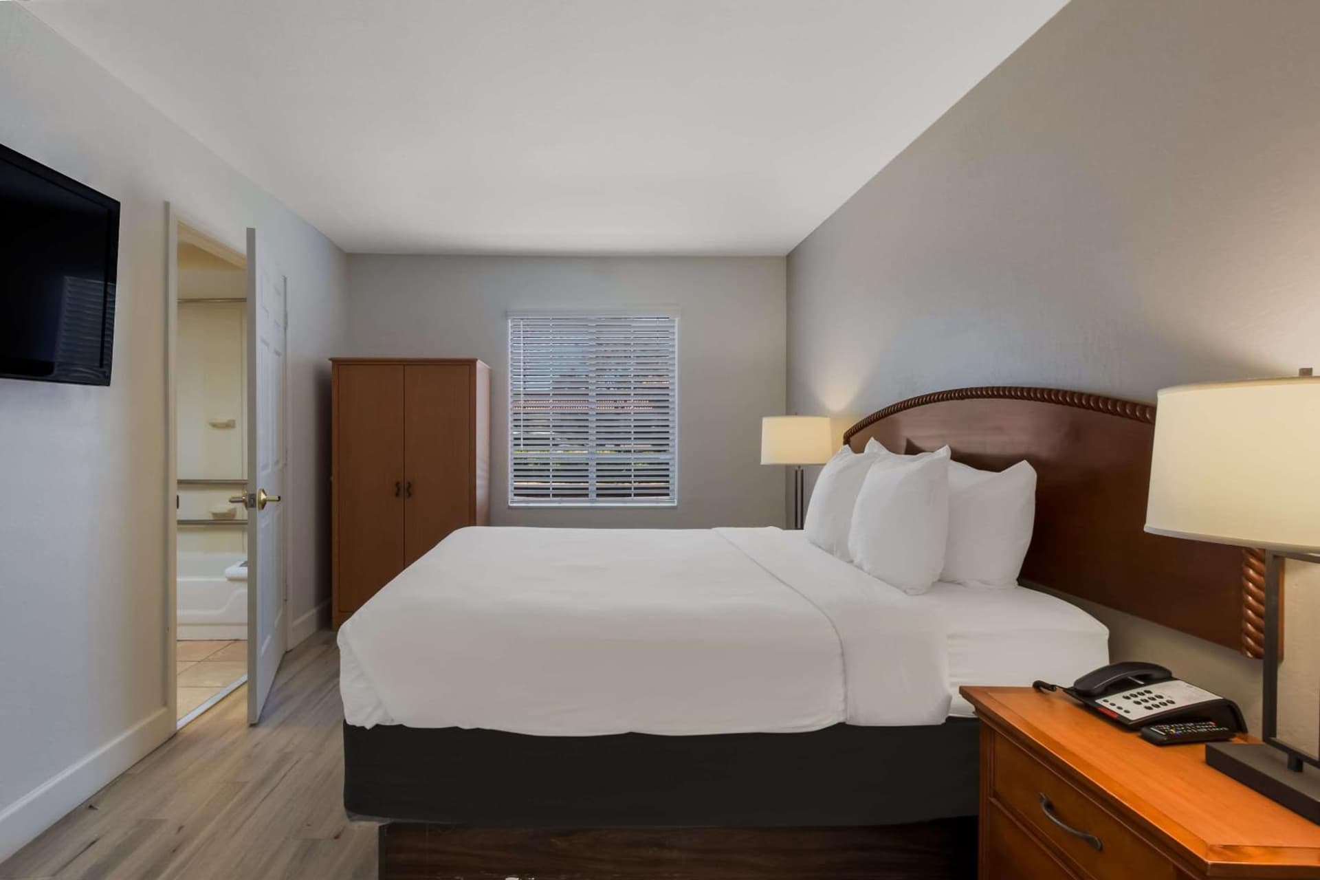 Howard Johnson by Wyndham Tempe University/Phoenix gallery photo in Tempe, AZ — image 16