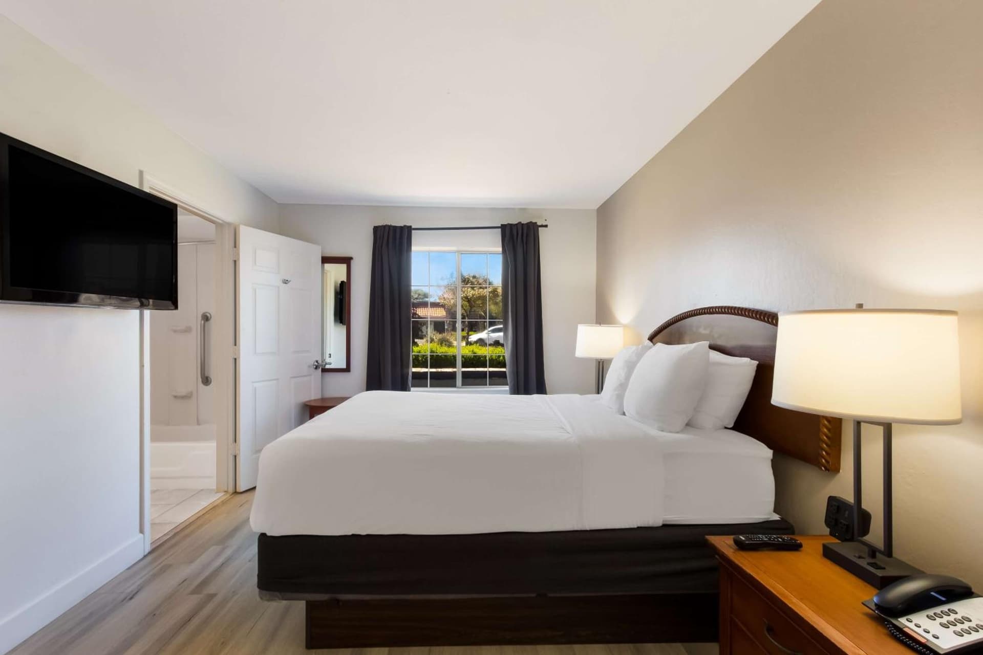 Howard Johnson by Wyndham Tempe University/Phoenix gallery photo in Tempe, AZ — image 19