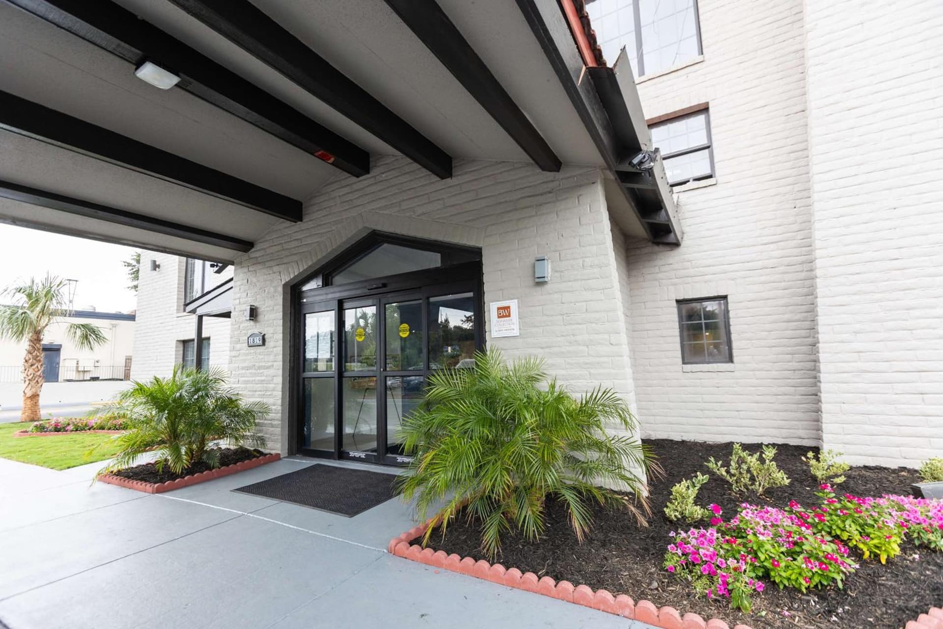 Bhagat Hotels Stone Mountain Atlanta BW Signature Collection property views in Tucker, GA — gallery photo 3