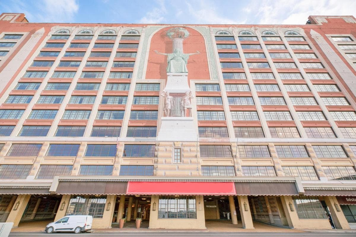 OYO Hotel St Louis Downtown City Center MO featured exterior or lobby in Saint Louis, MO — similar hotel