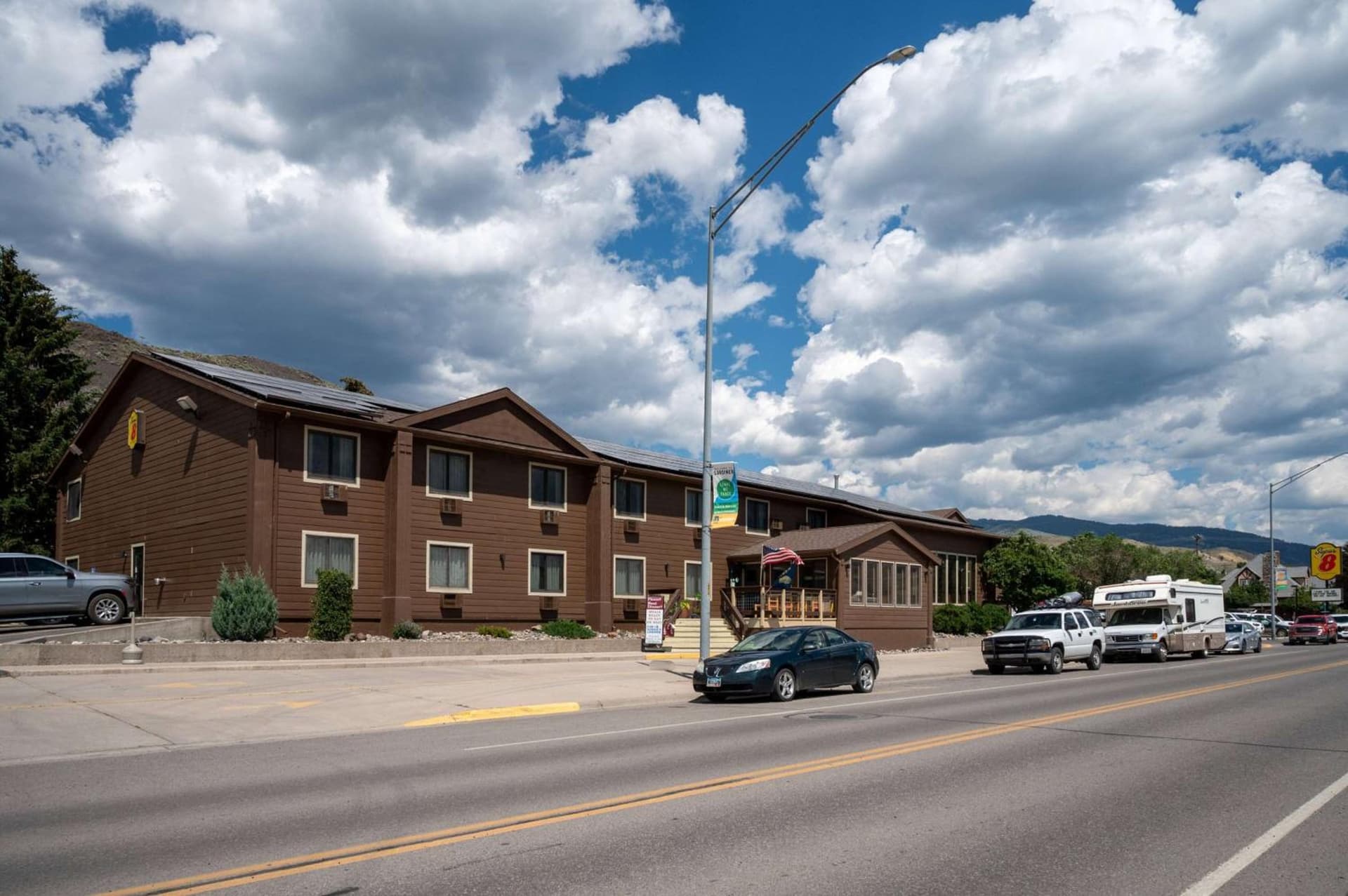 Super 8 by Wyndham Gardiner/Yellowstone Park Area property views in Gardiner, MT — gallery photo 3