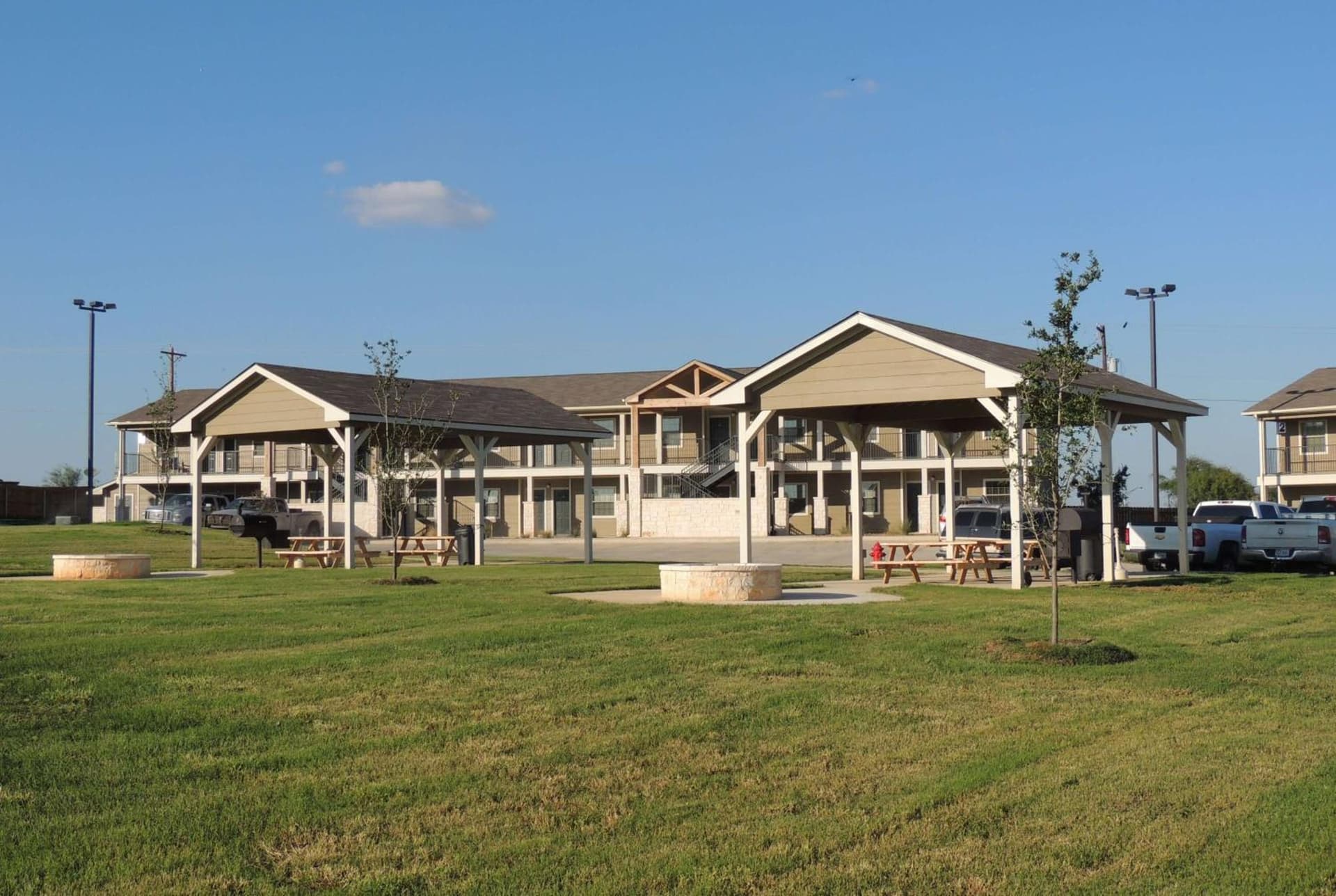 Eagle's Den Suites Carrizo Springs a Travelodge by Wyndham interior in Carrizo Springs, TX — gallery photo 2