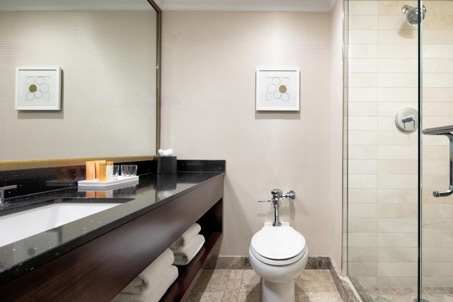 Amway Grand Plaza Hotel, Curio Collection by Hilton gallery photo in Grand Rapids, MI — image 29