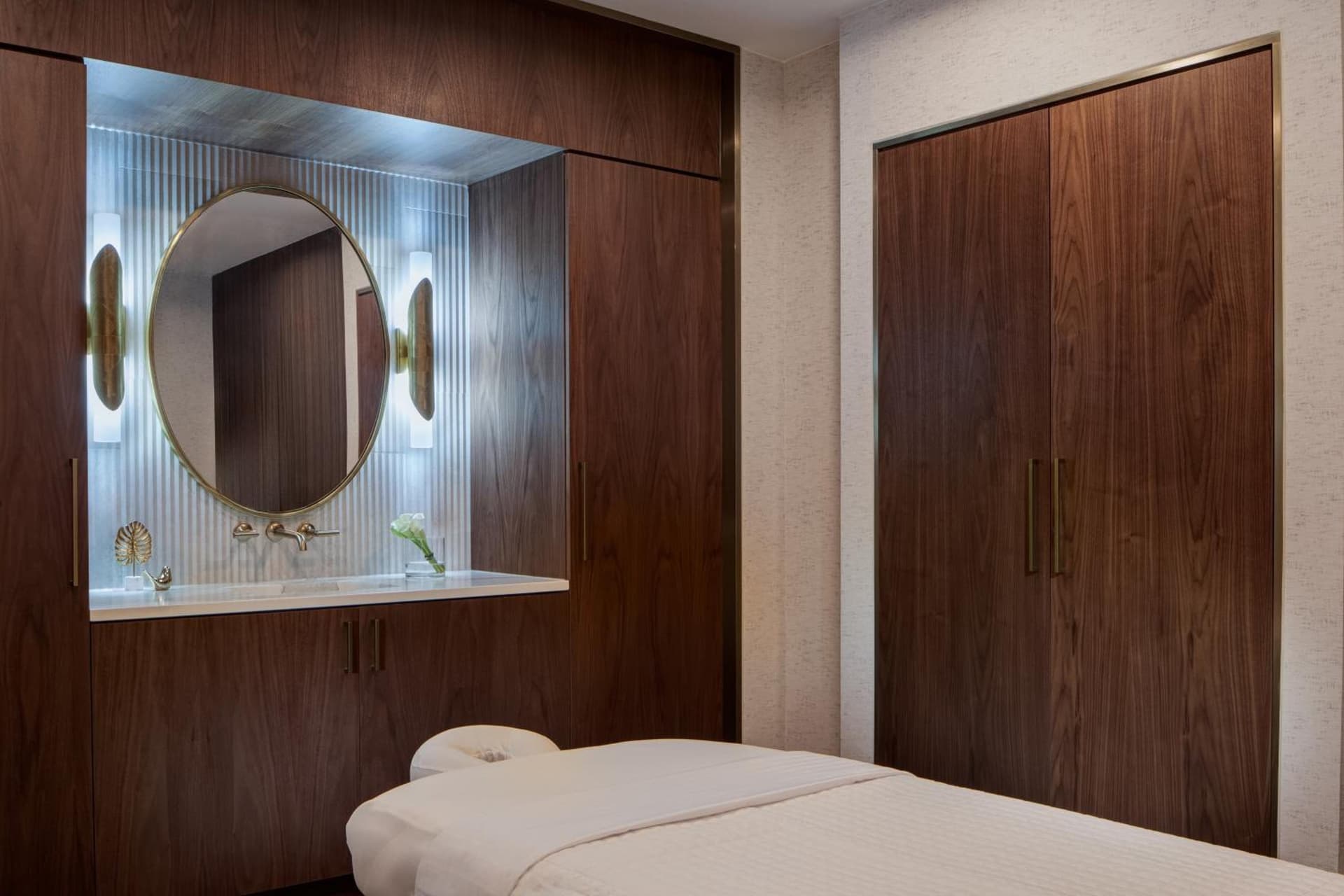 Amway Grand Plaza Hotel, Curio Collection by Hilton gallery photo in Grand Rapids, MI — image 110