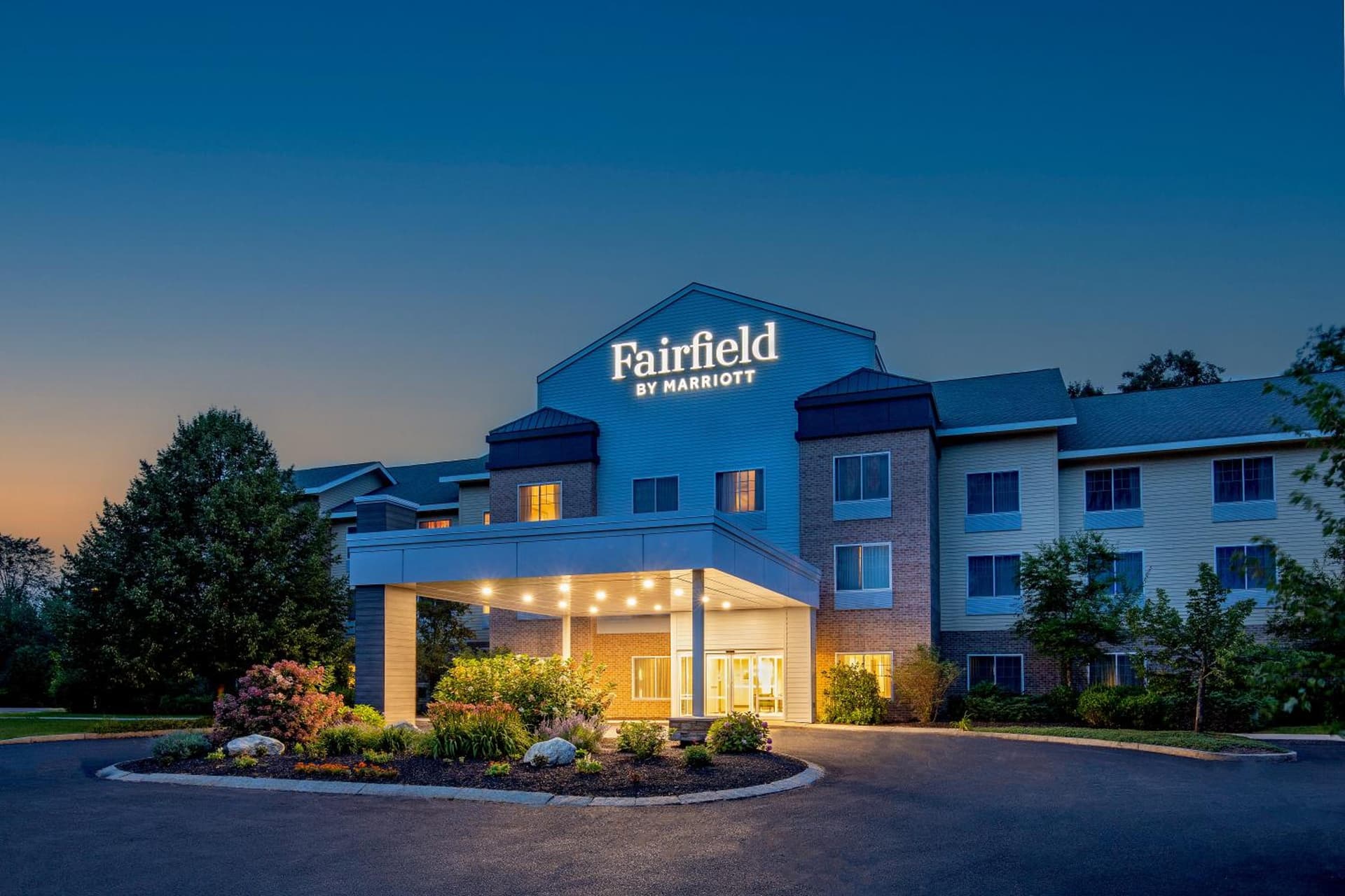 Fairfield Inn & Suites by Marriott Brunswick Freeport interior in Brunswick — gallery photo 2