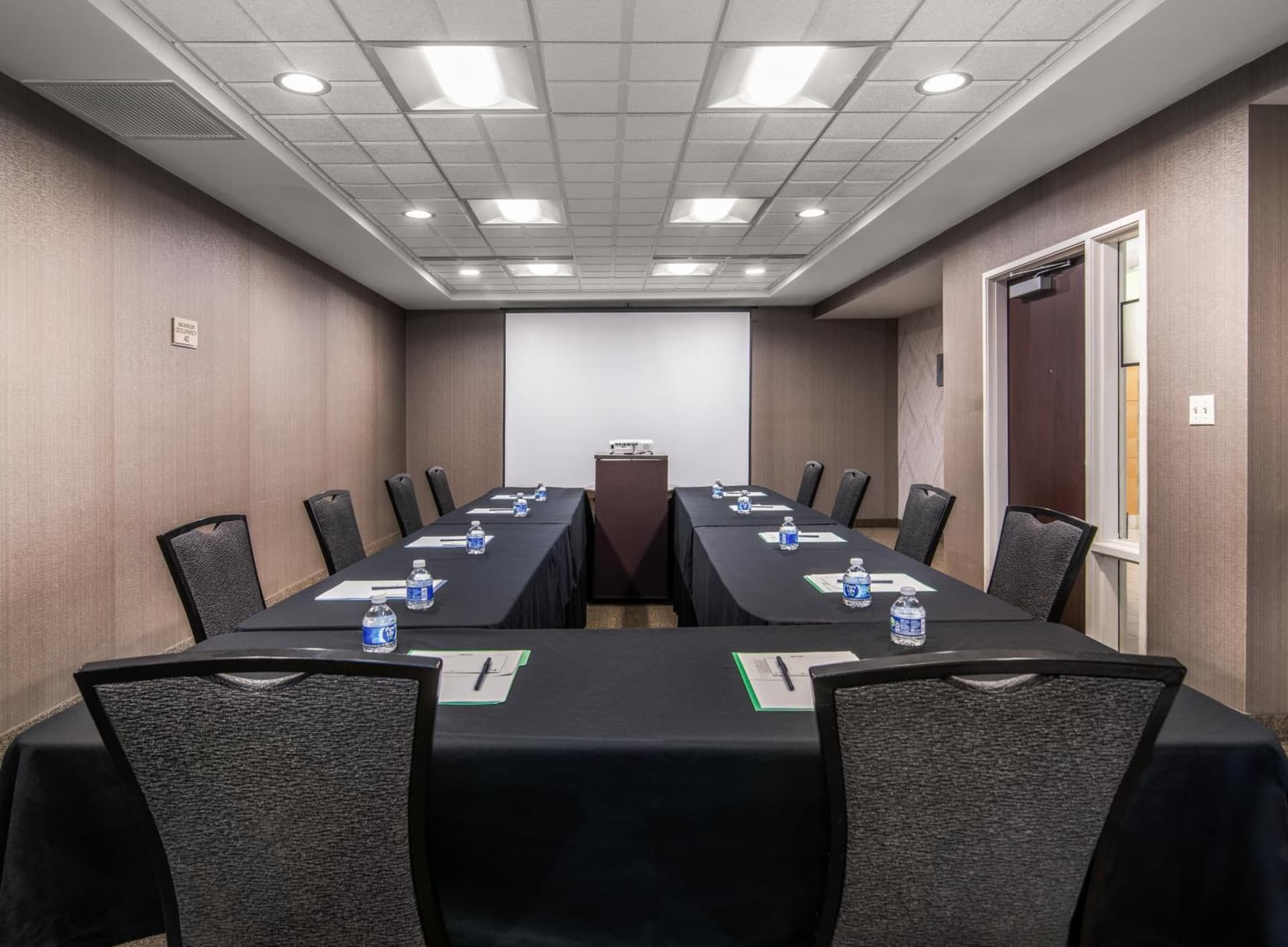 SpringHill Suites Phoenix Glendale Sports & Entertainment District gallery photo in Glendale, AZ — image 7