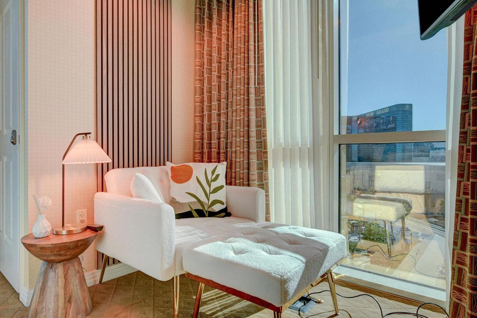 MGM Signature PREMIUM 1 BD/2BTH SUITE *City View interior in Las Vegas, NV — gallery photo 2
