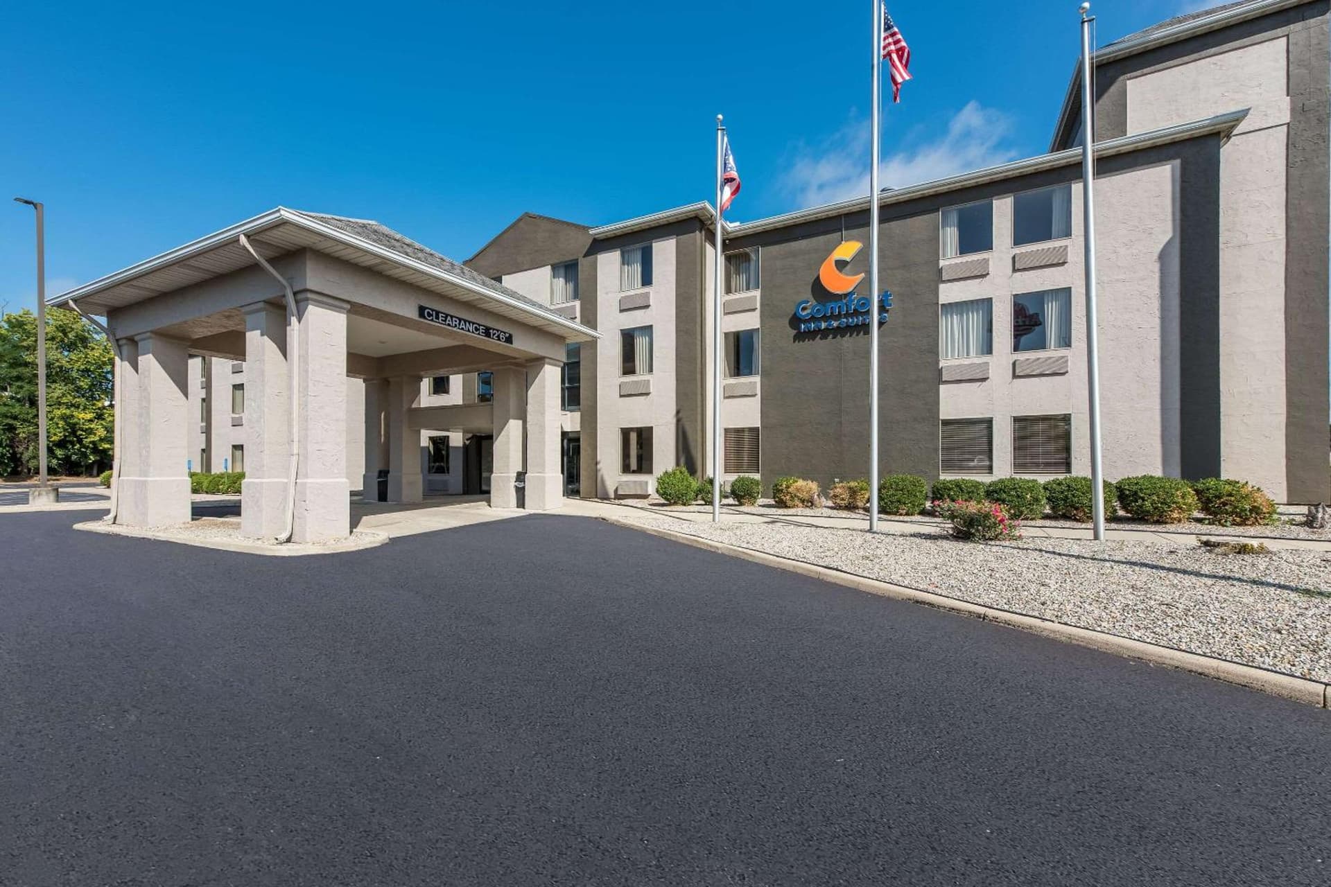 Comfort Inn & Suites Tipp City Dayton North I-75 interior in Tipp City, OH — gallery photo 2