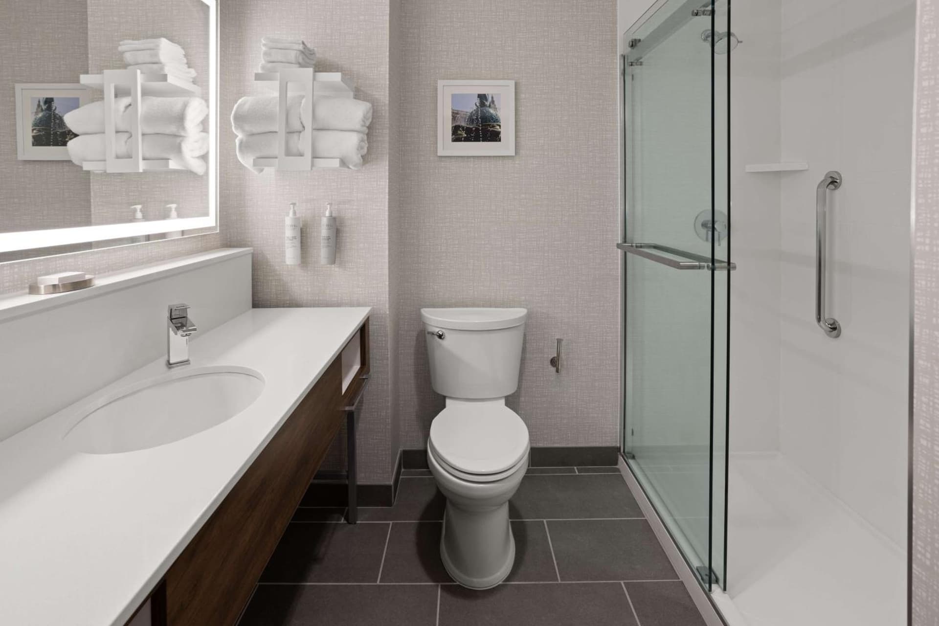 Hampton Inn Cleveland-Airport/Tiedeman Road gallery photo in Brooklyn, OH — image 31