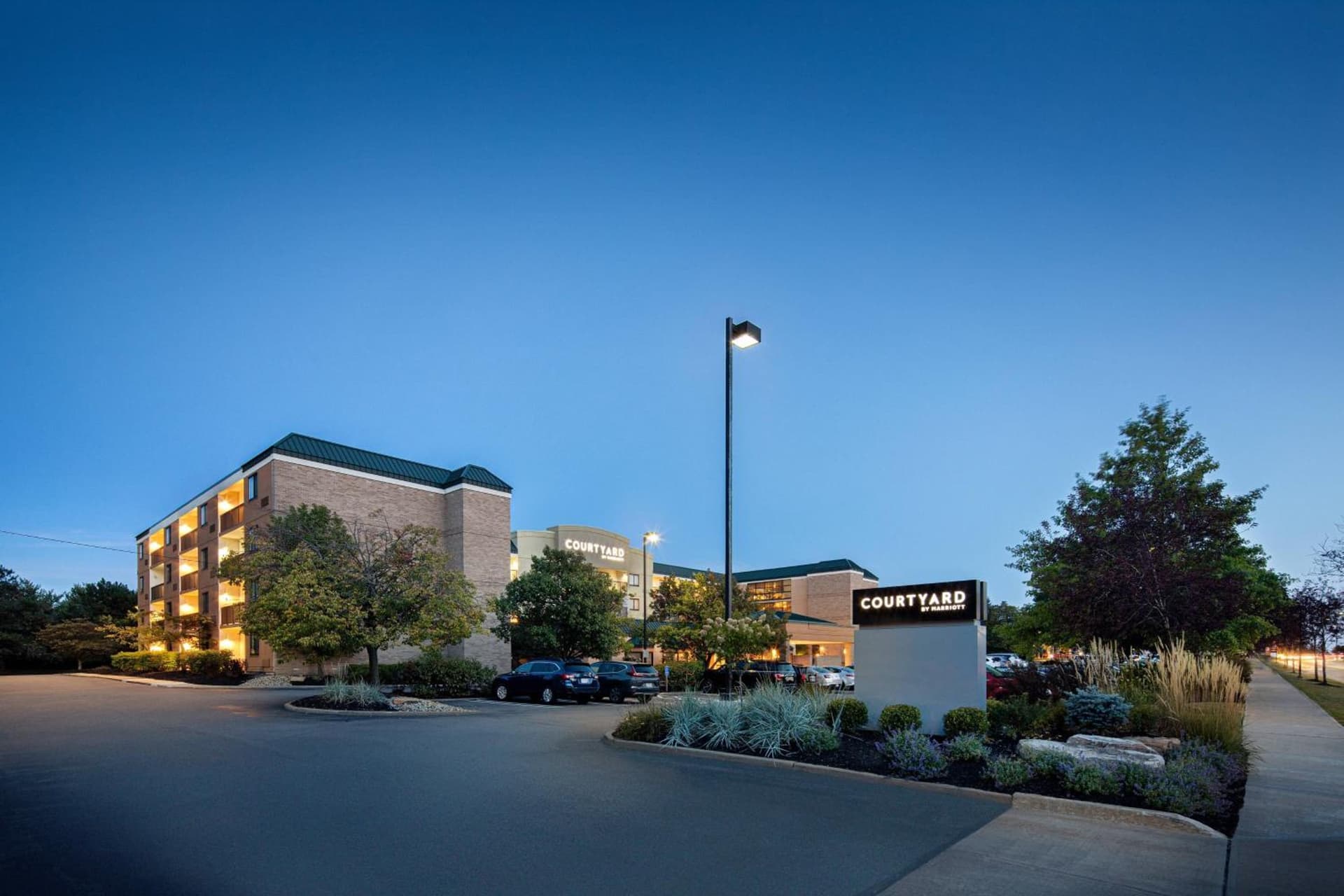 Courtyard Cleveland Beachwood interior in Beachwood, OH — gallery photo 2