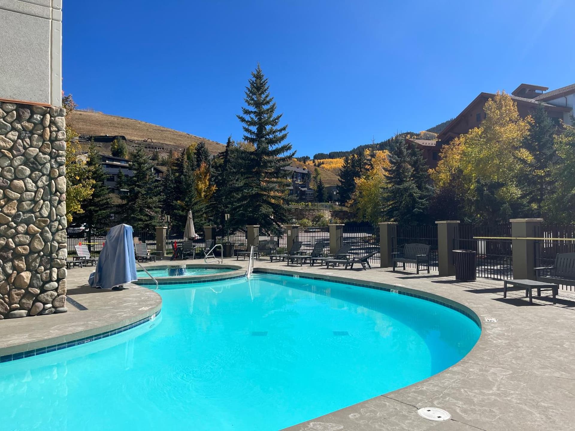 MT CB Base Area with King Bed, Outdoor Hot Tub & Pool interior in Crested Butte, CO — gallery photo 2