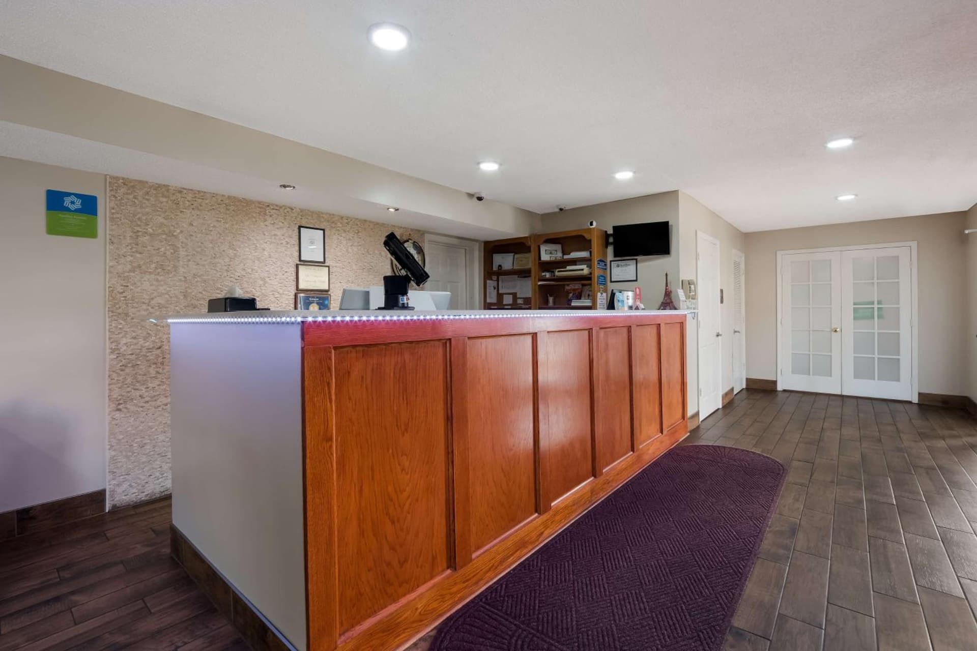 SureStay Hotel by Best Western Manning interior in Manning, SC — gallery photo 2