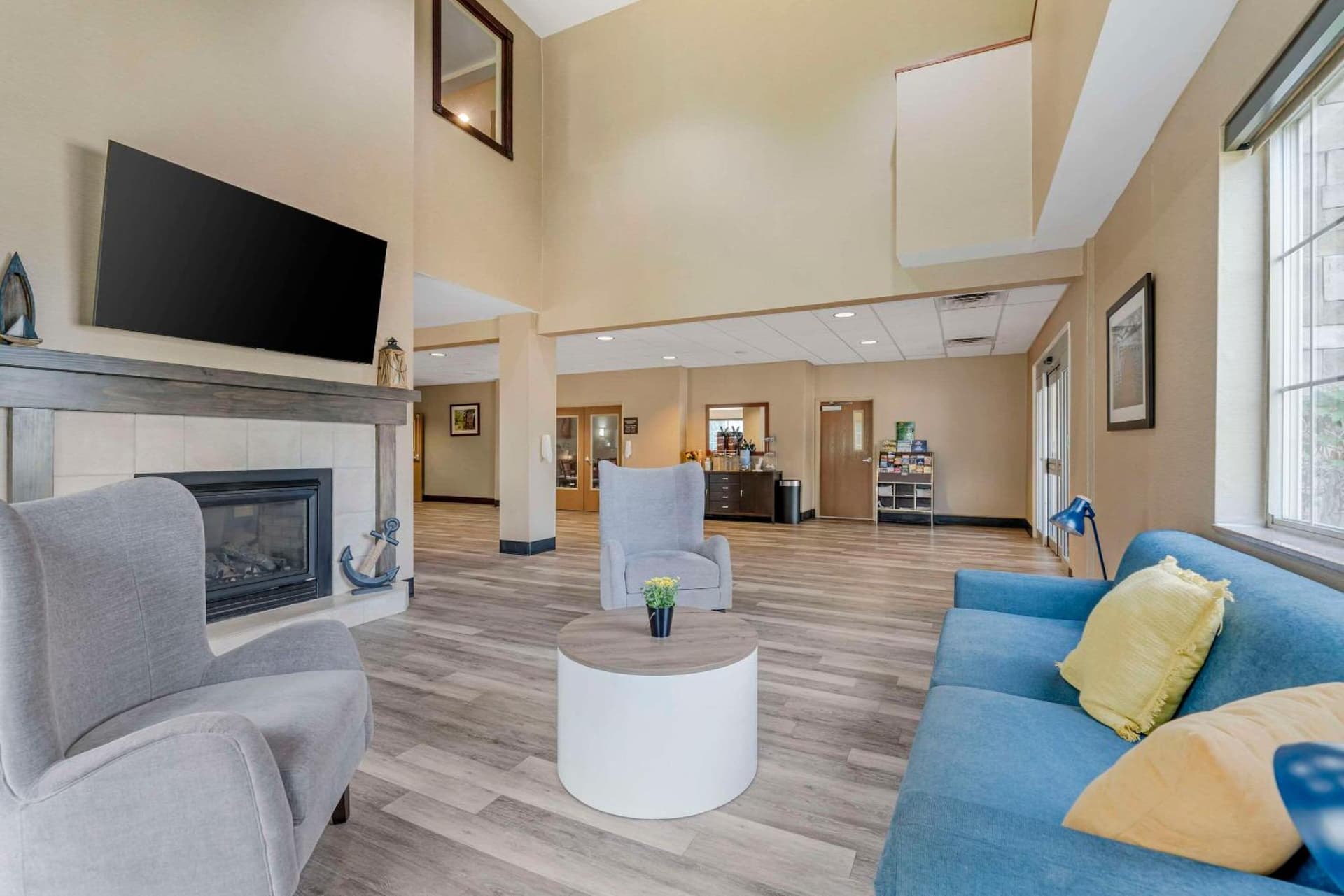 Comfort Suites Lake Geneva East interior in Lake Geneva, WI — gallery photo 2