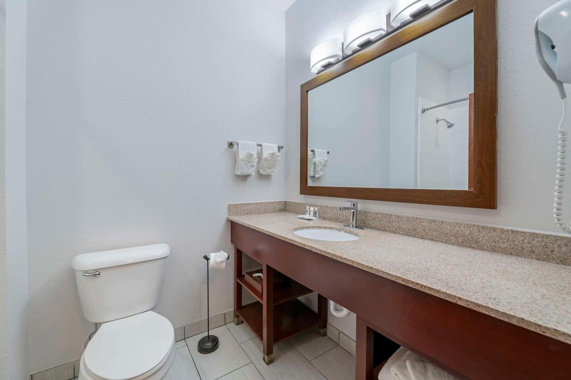 Comfort Suites Lake Geneva East gallery photo in Lake Geneva, WI — image 6
