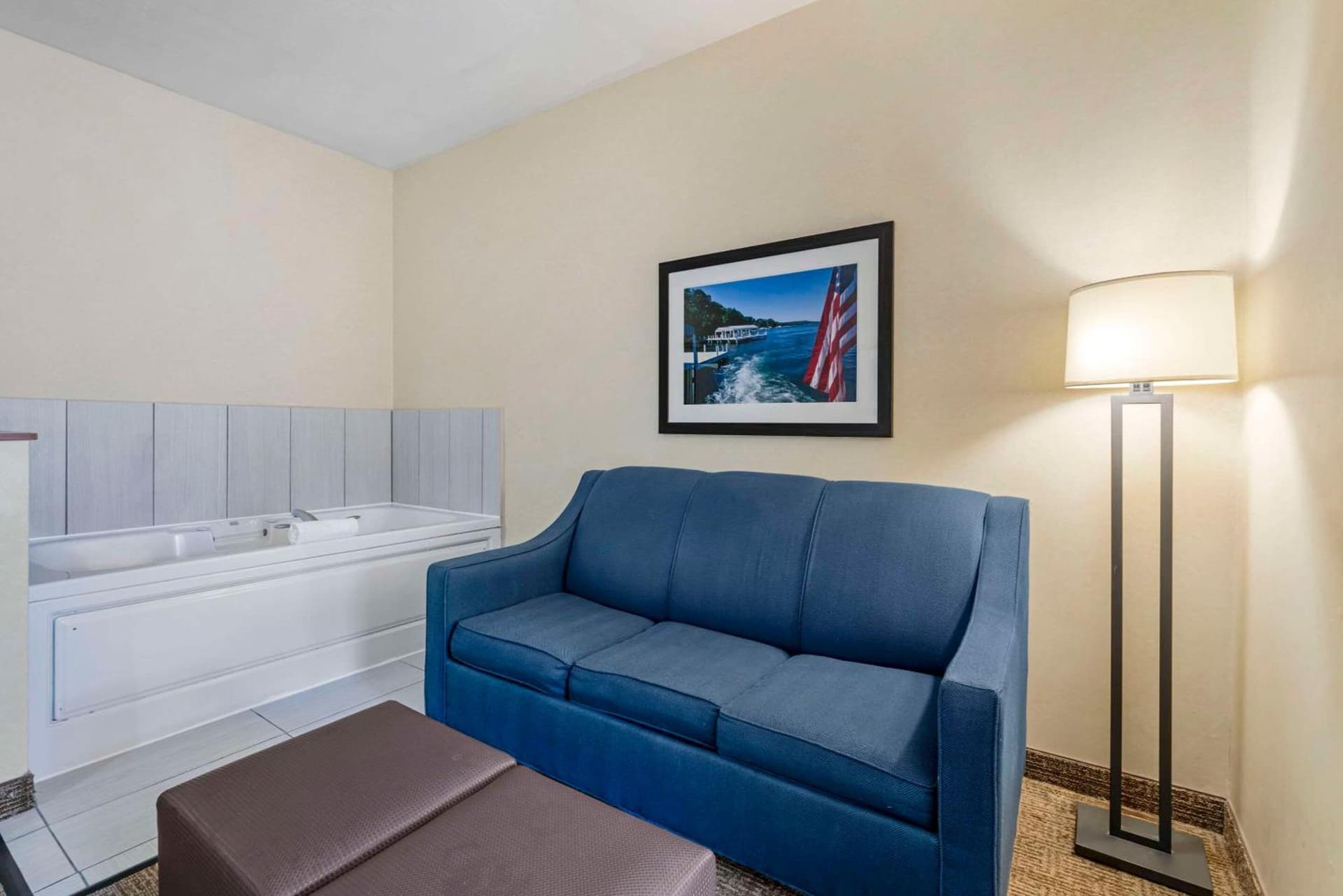 Comfort Suites Lake Geneva East gallery photo in Lake Geneva, WI — image 7