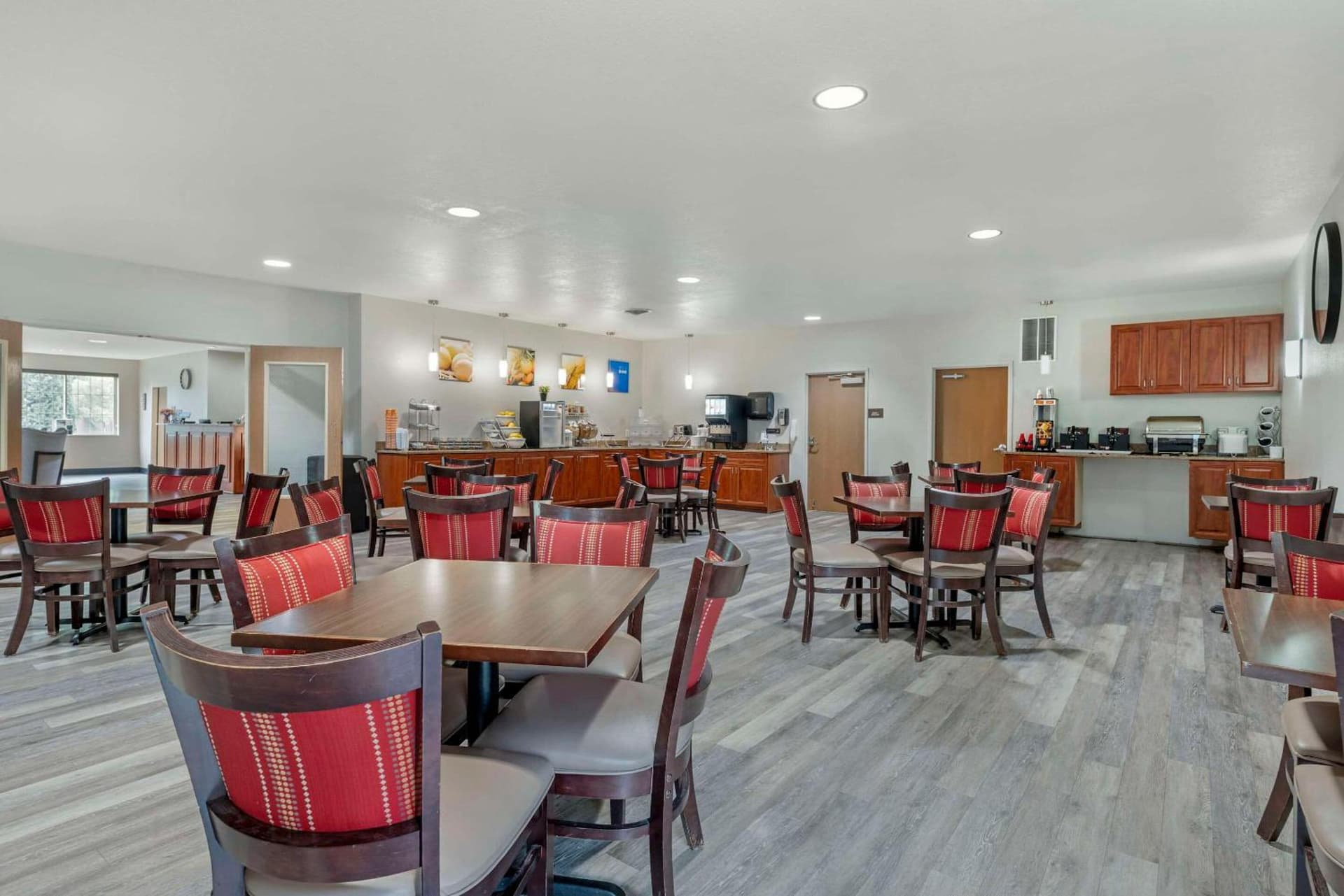 Comfort Suites Lake Geneva East interior in Lake Geneva, WI — gallery photo 2