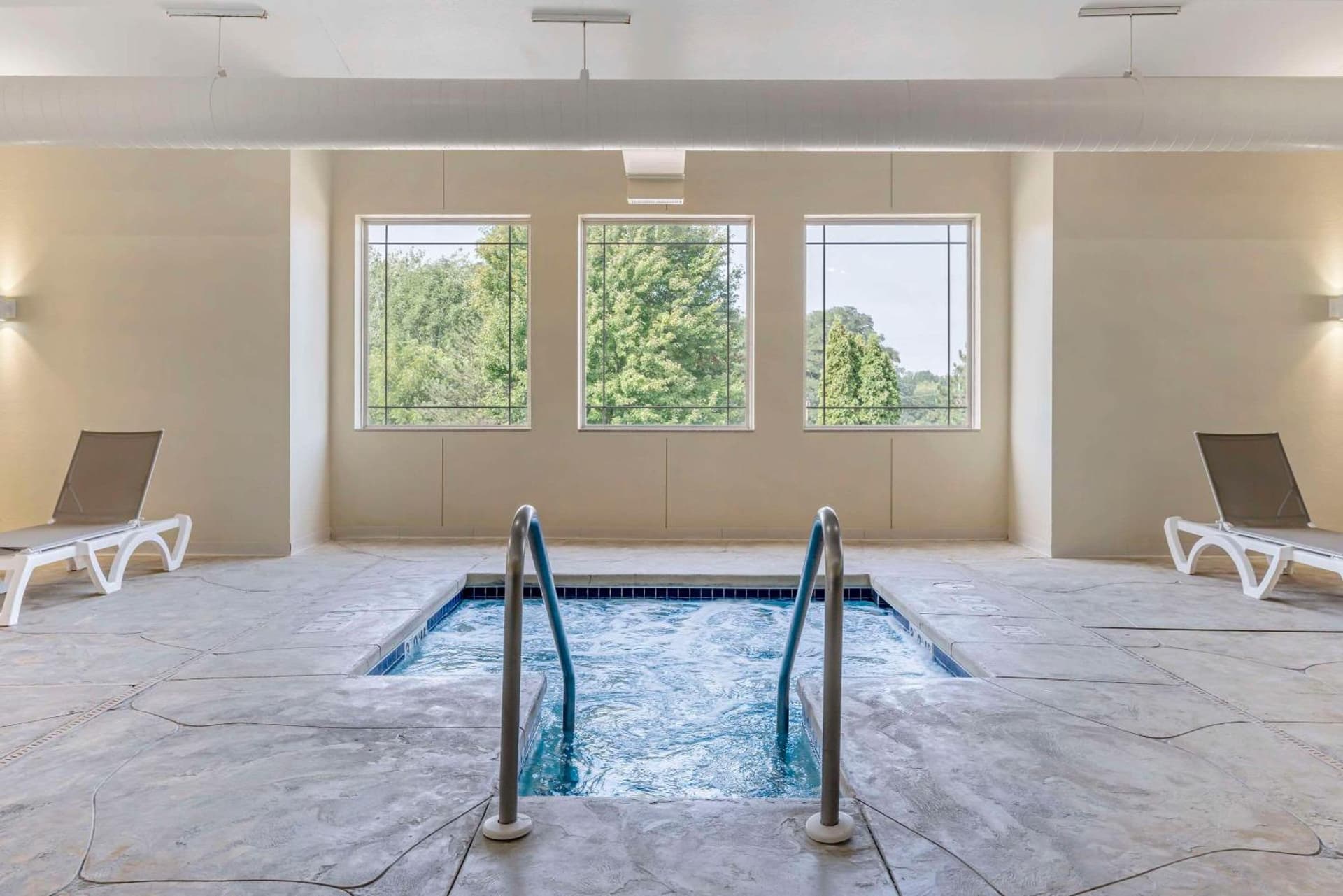 Comfort Suites Lake Geneva East gallery photo in Lake Geneva, WI — image 10