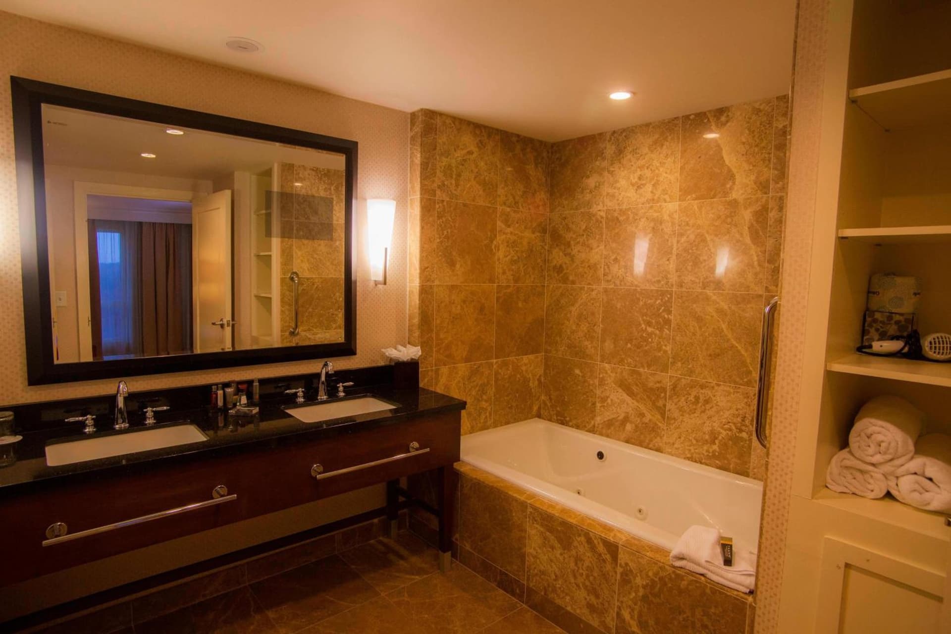 Macon Marriott City Center interior in Macon, GA — gallery photo 2