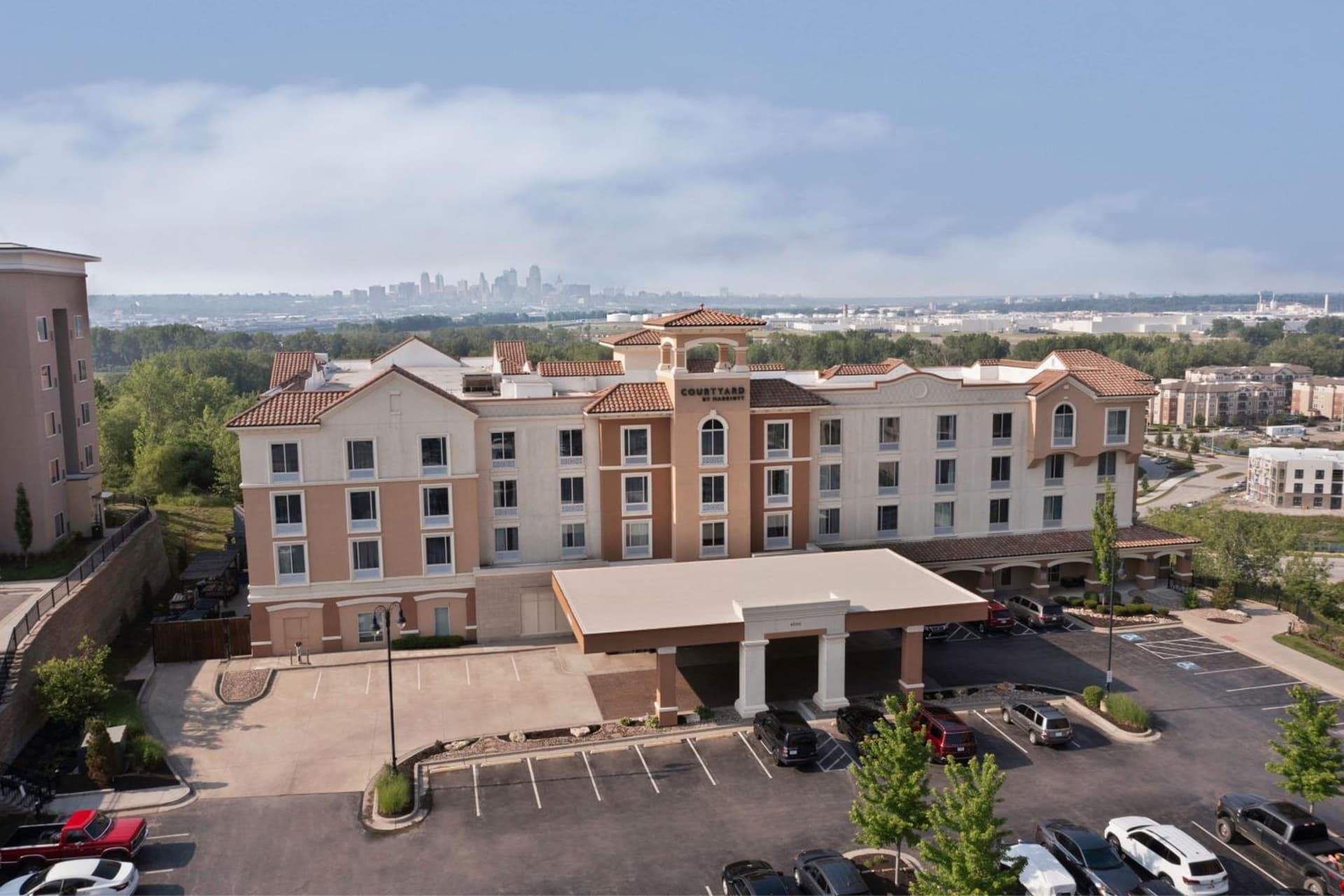 Courtyard Kansas City at Briarcliff interior in Kansas City, MO — gallery photo 2