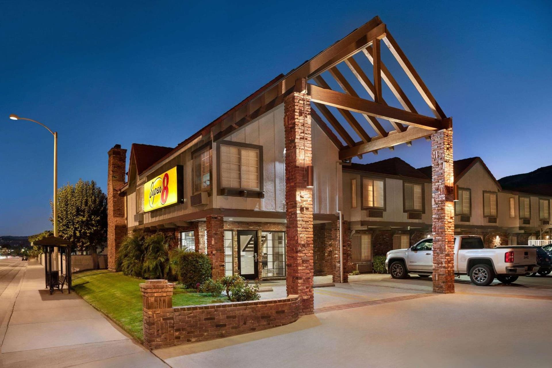 Super 8 by Wyndham Santa Clarita/Valencia property views in Santa Clarita, CA — gallery photo 3