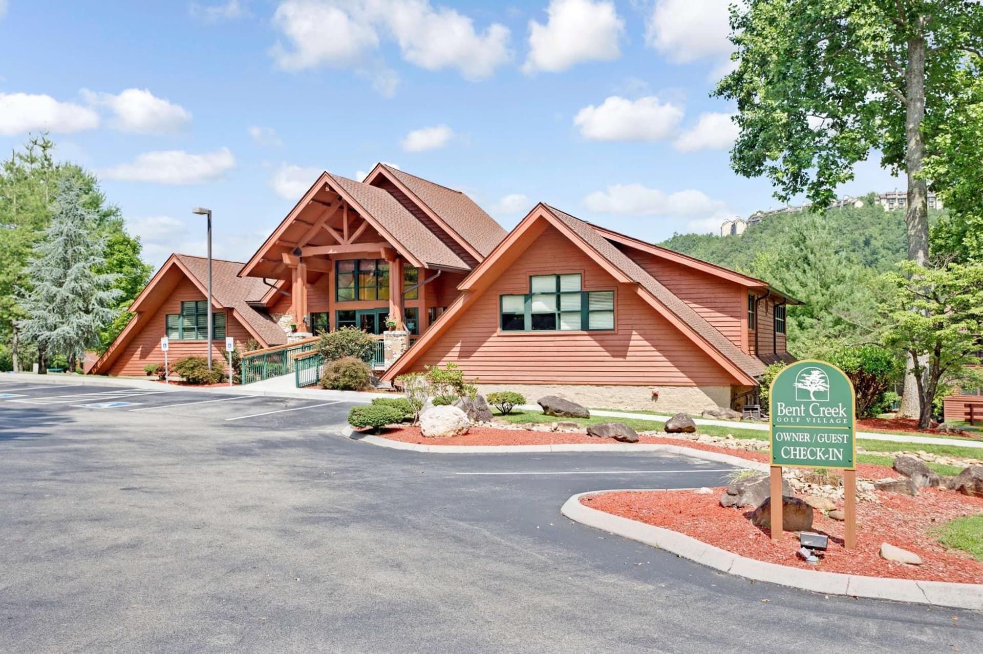 Hilton Vacation Club Bent Creek Golf Village Gatlinburg featured exterior or lobby in Gatlinburg, TN — similar hotel