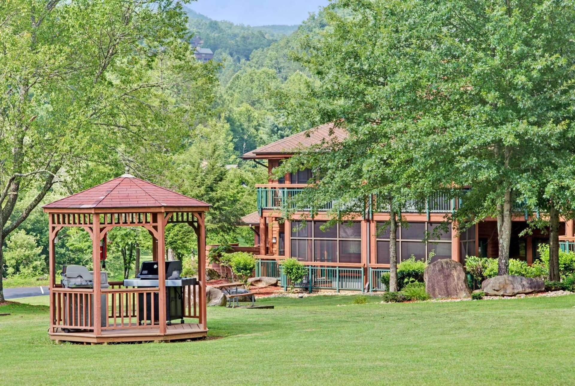 Hilton Vacation Club Bent Creek Golf Village Gatlinburg property views in Gatlinburg, TN — gallery photo 3