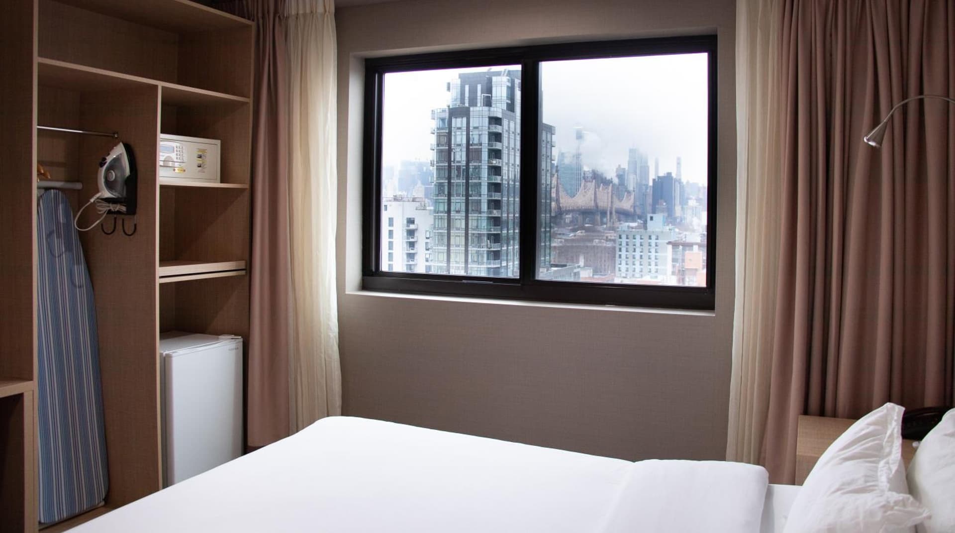 LIC Plaza Hotel property views in Queens, NY — gallery photo 3