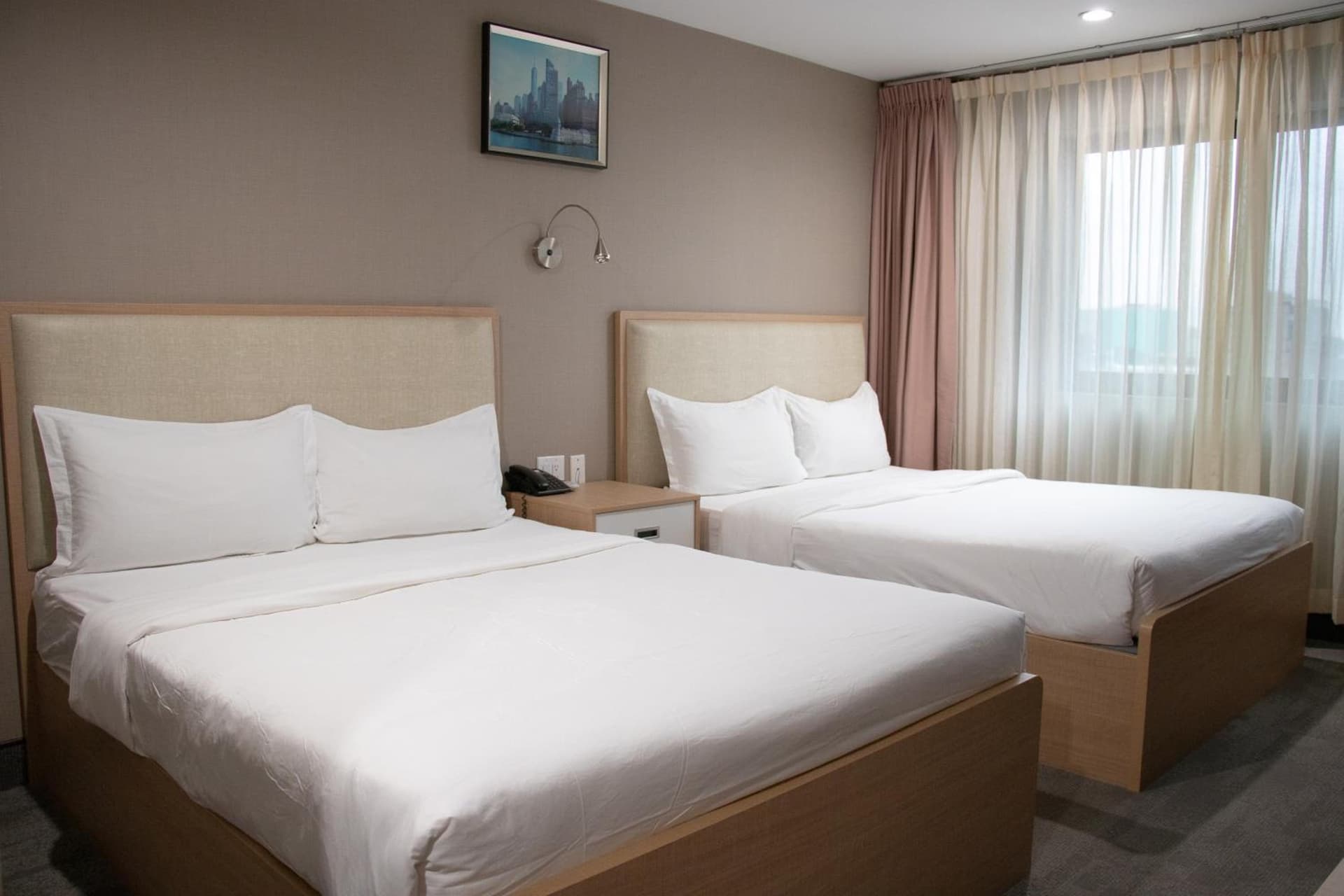 LIC Plaza Hotel gallery photo in Queens, NY — image 6