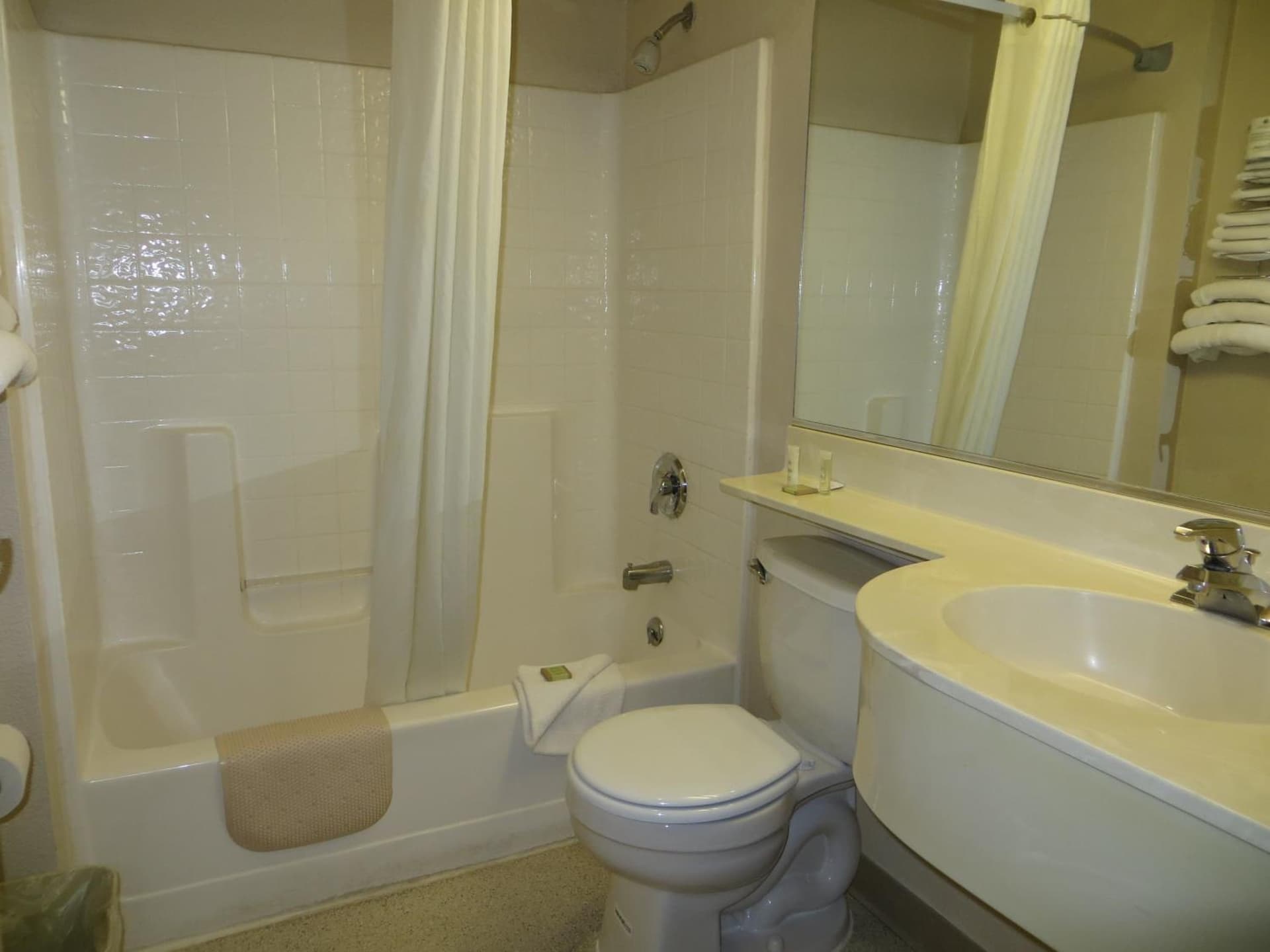 SureStay by Best Western Sacramento South Natomas gallery photo in Sacramento, CA — image 21