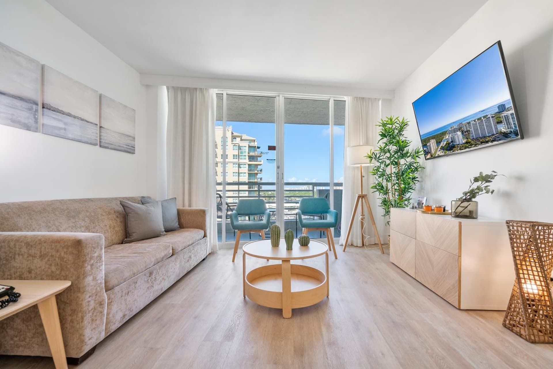 Avi Lux Stay property views in Fort Lauderdale, FL — gallery photo 3