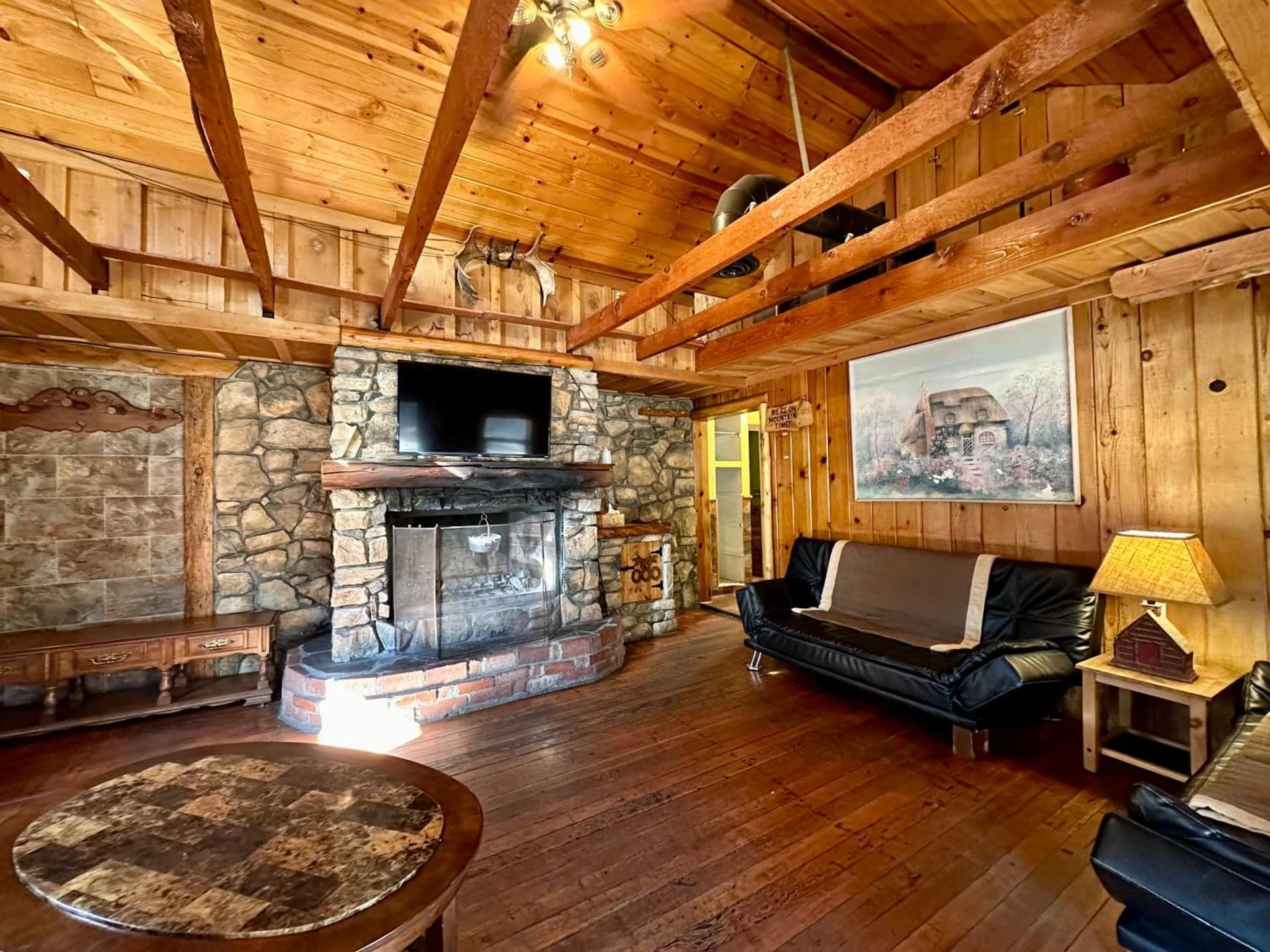 Boulder Bay Cottages interior in Big Bear Lake, CA — gallery photo 2