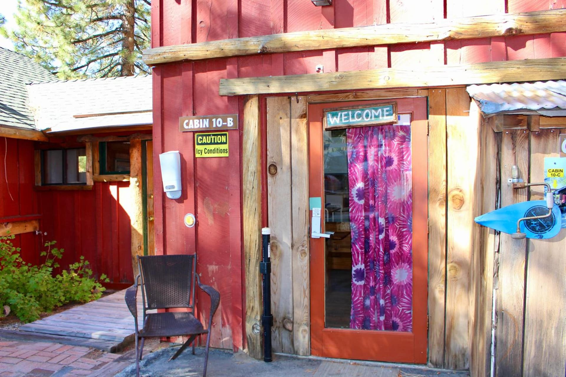 Boulder Bay Cottages property views in Big Bear Lake, CA — gallery photo 3