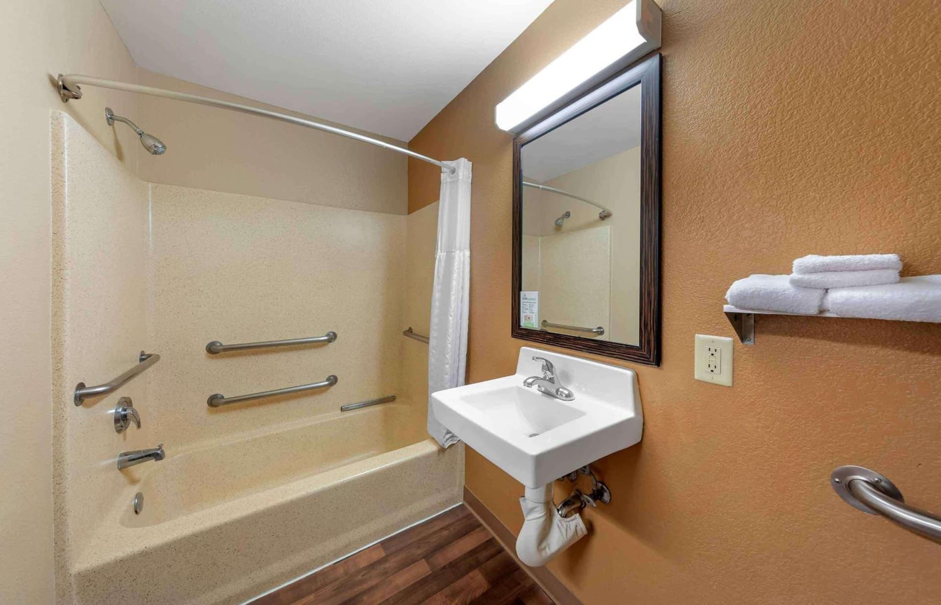 Extended Stay America Suites - Orange County - Anaheim Convention Center interior in Anaheim, CA — gallery photo 2