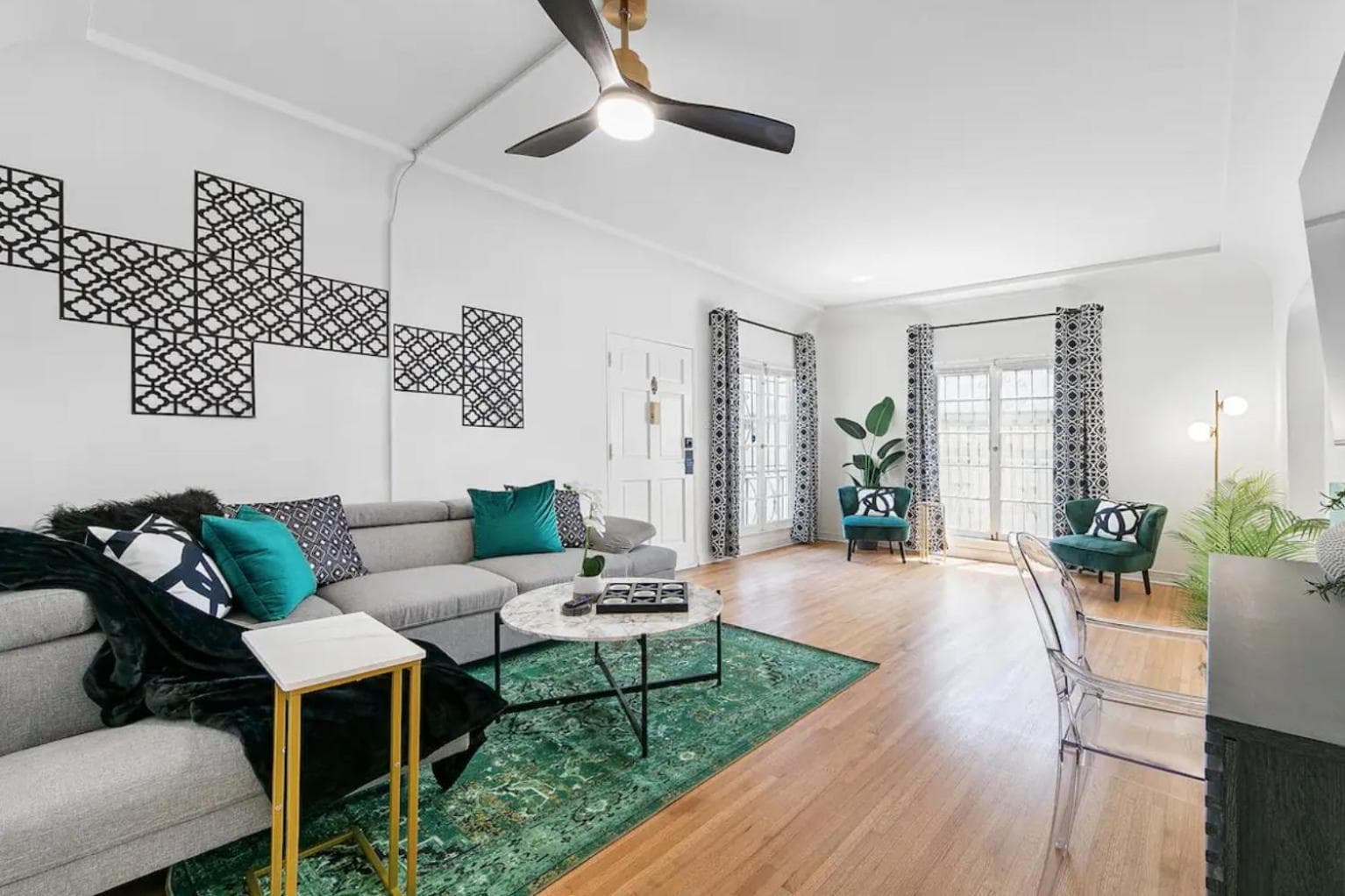Cozy Clark Retreat near Beverly Hills Parking, Laundry, Parking interior in Los Angeles, CA — gallery photo 2