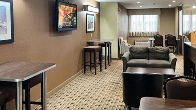 Studio 6 Suites Breaux Bridge, LA interior in Breaux Bridge, LA — gallery photo 2