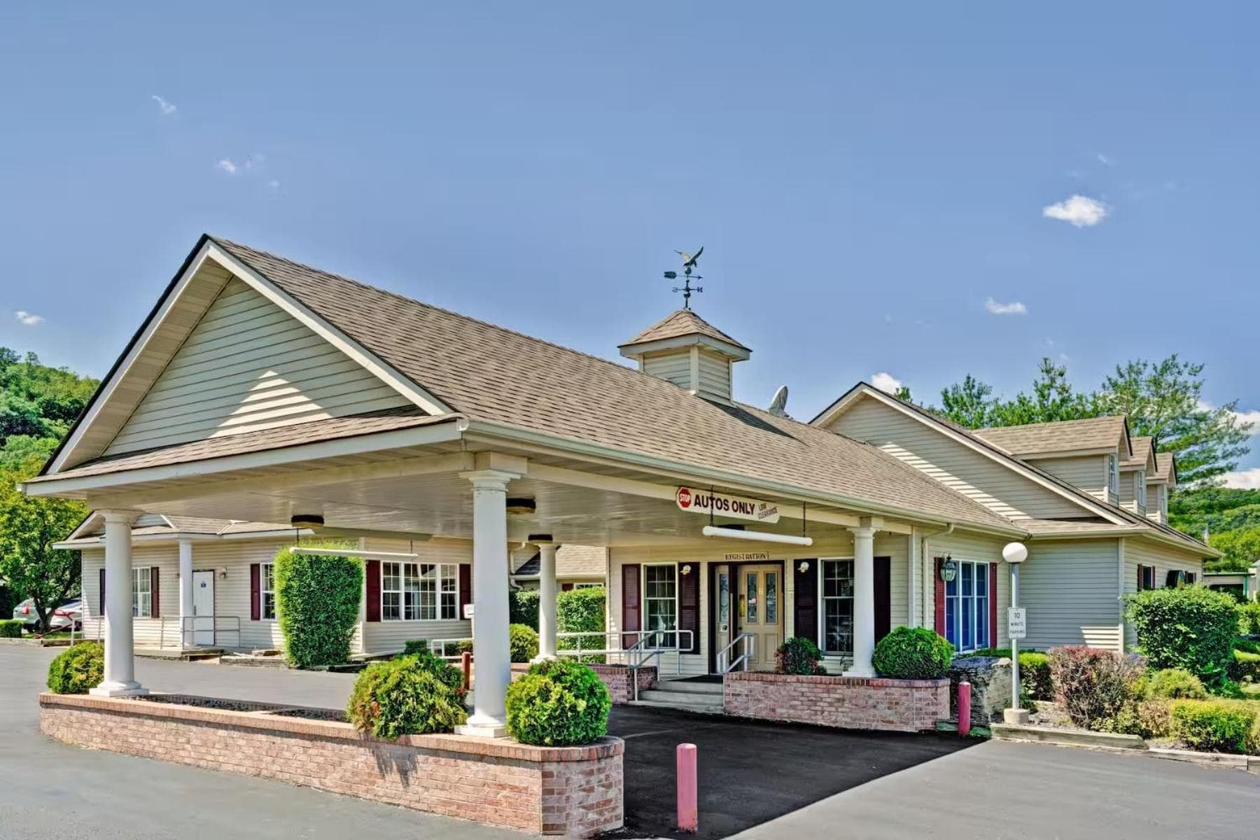 Travelodge by Wyndham Red Wing featured exterior or lobby in Red Wing, MN — similar hotel