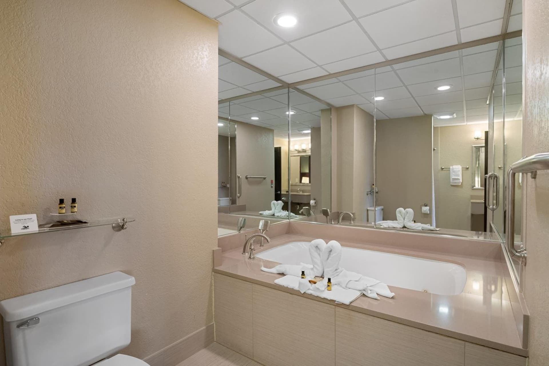Antioch Hotel & Suites gallery photo in Antioch, IL — image 19